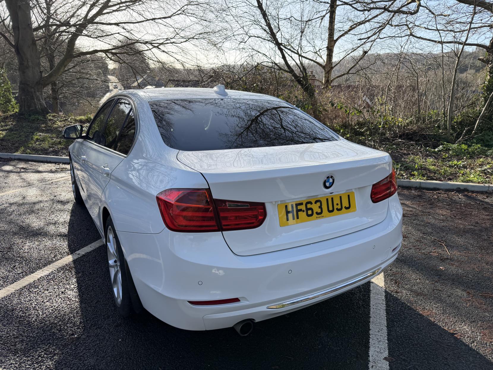 BMW 3 Series 2.0 320i Luxury Saloon 4dr Petrol Auto Euro 6 (s/s) (184 ps)