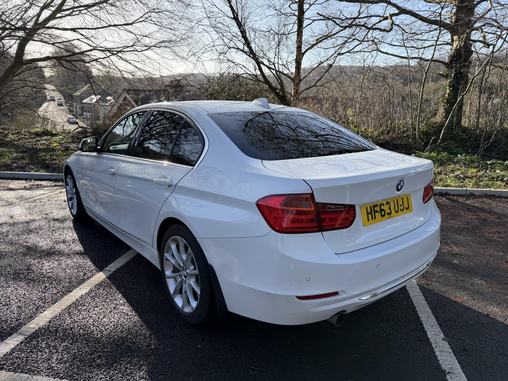 BMW 3 Series 2.0 320i Luxury Saloon 4dr Petrol Auto Euro 6 (s/s) (184 ps)