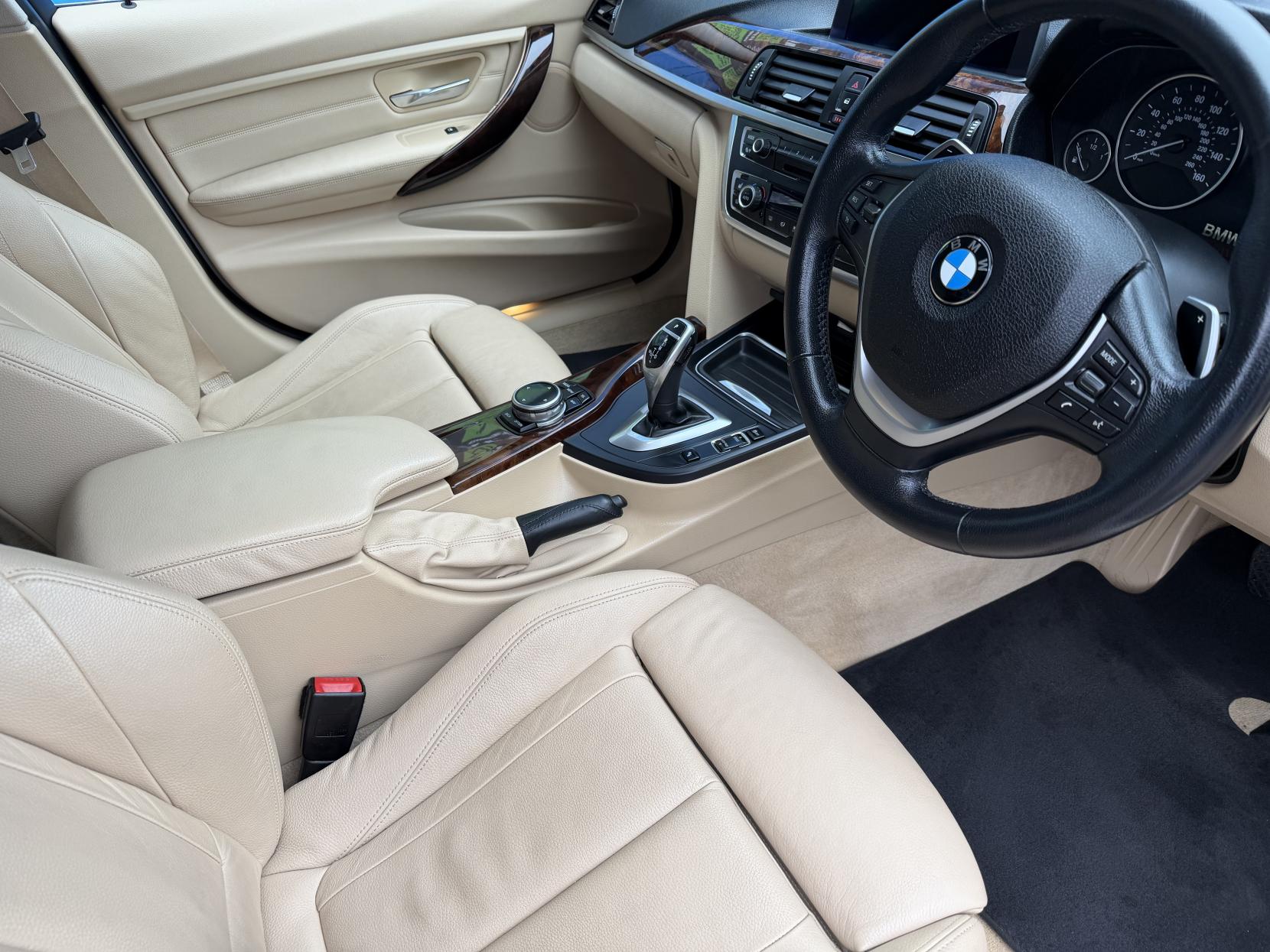 BMW 3 Series 2.0 320i Luxury Saloon 4dr Petrol Auto Euro 6 (s/s) (184 ps)