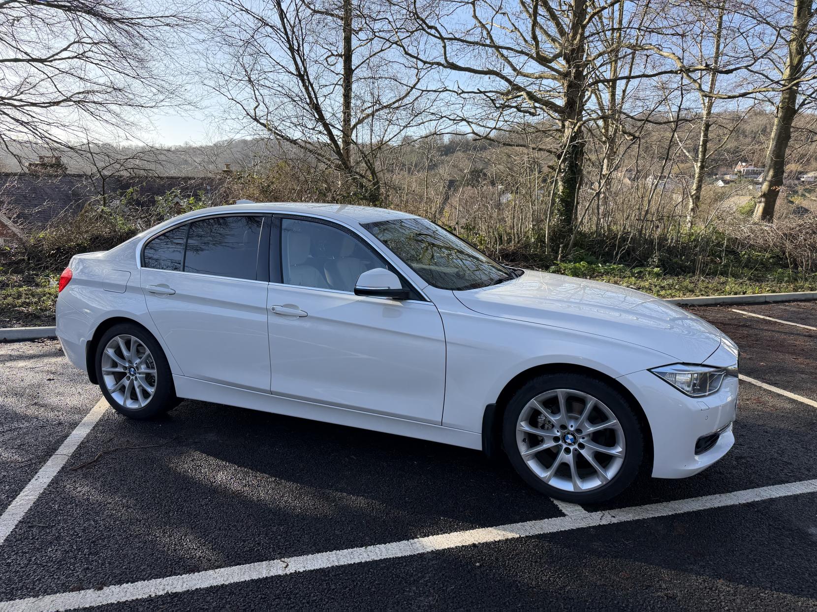 BMW 3 Series 2.0 320i Luxury Saloon 4dr Petrol Auto Euro 6 (s/s) (184 ps)