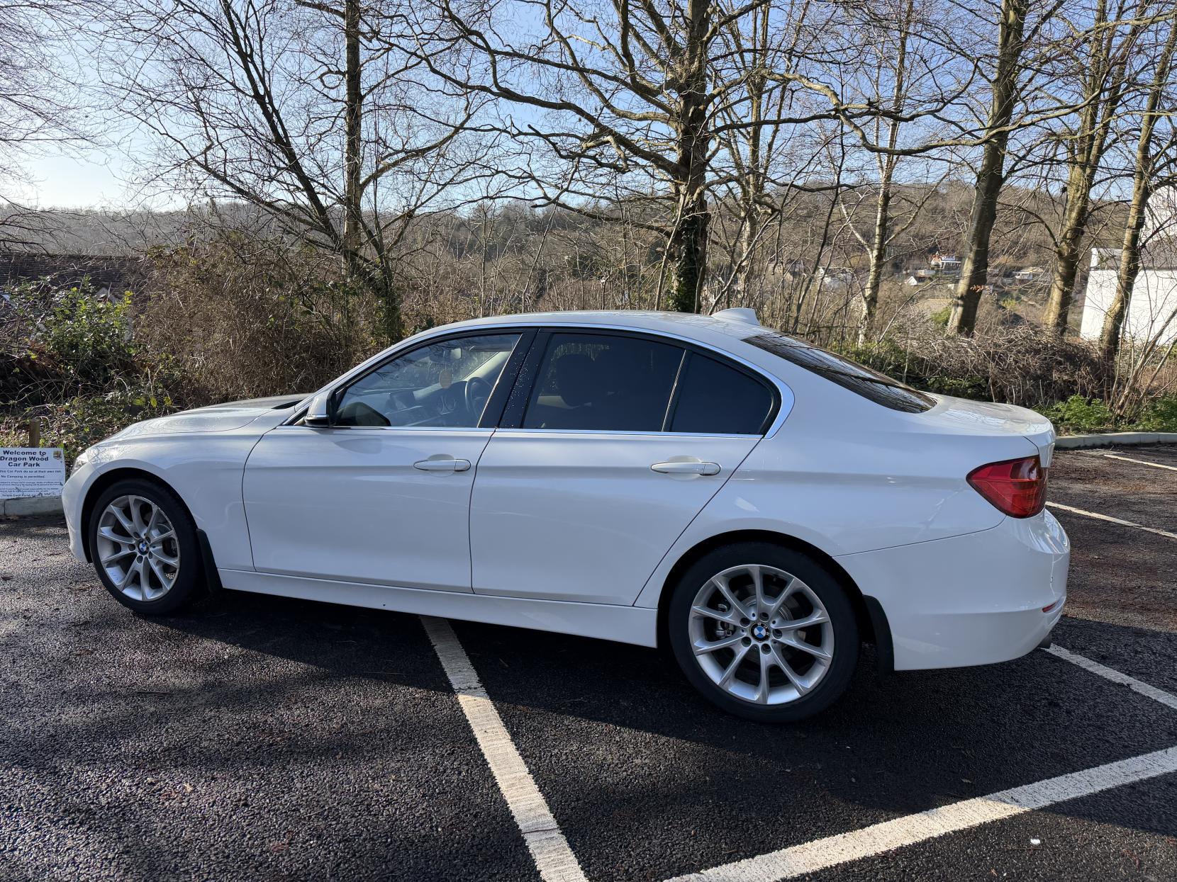 BMW 3 Series 2.0 320i Luxury Saloon 4dr Petrol Auto Euro 6 (s/s) (184 ps)