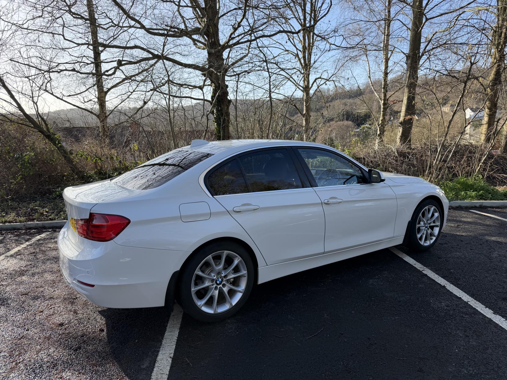 BMW 3 Series 2.0 320i Luxury Saloon 4dr Petrol Auto Euro 6 (s/s) (184 ps)