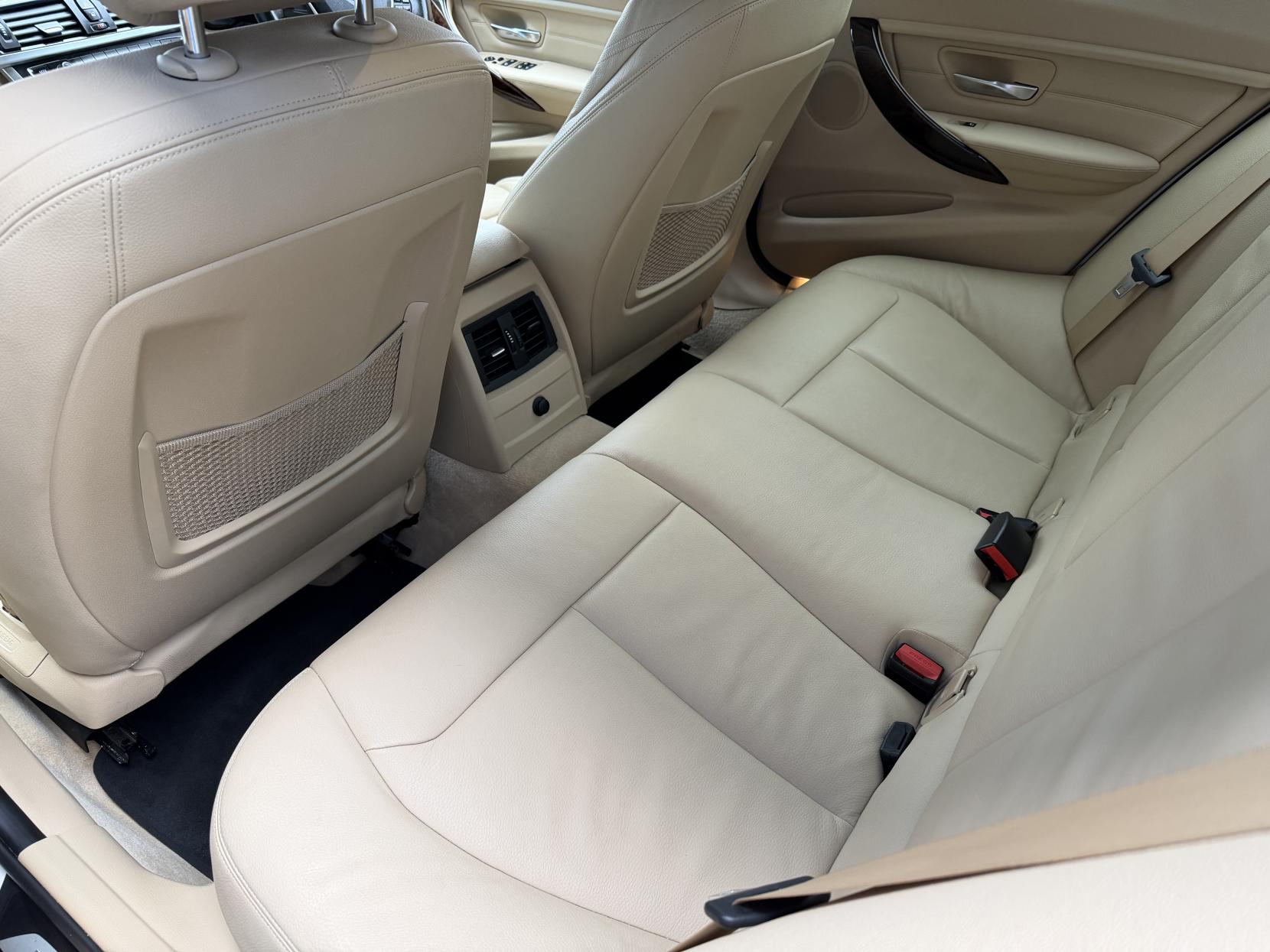 BMW 3 Series 2.0 320i Luxury Saloon 4dr Petrol Auto Euro 6 (s/s) (184 ps)