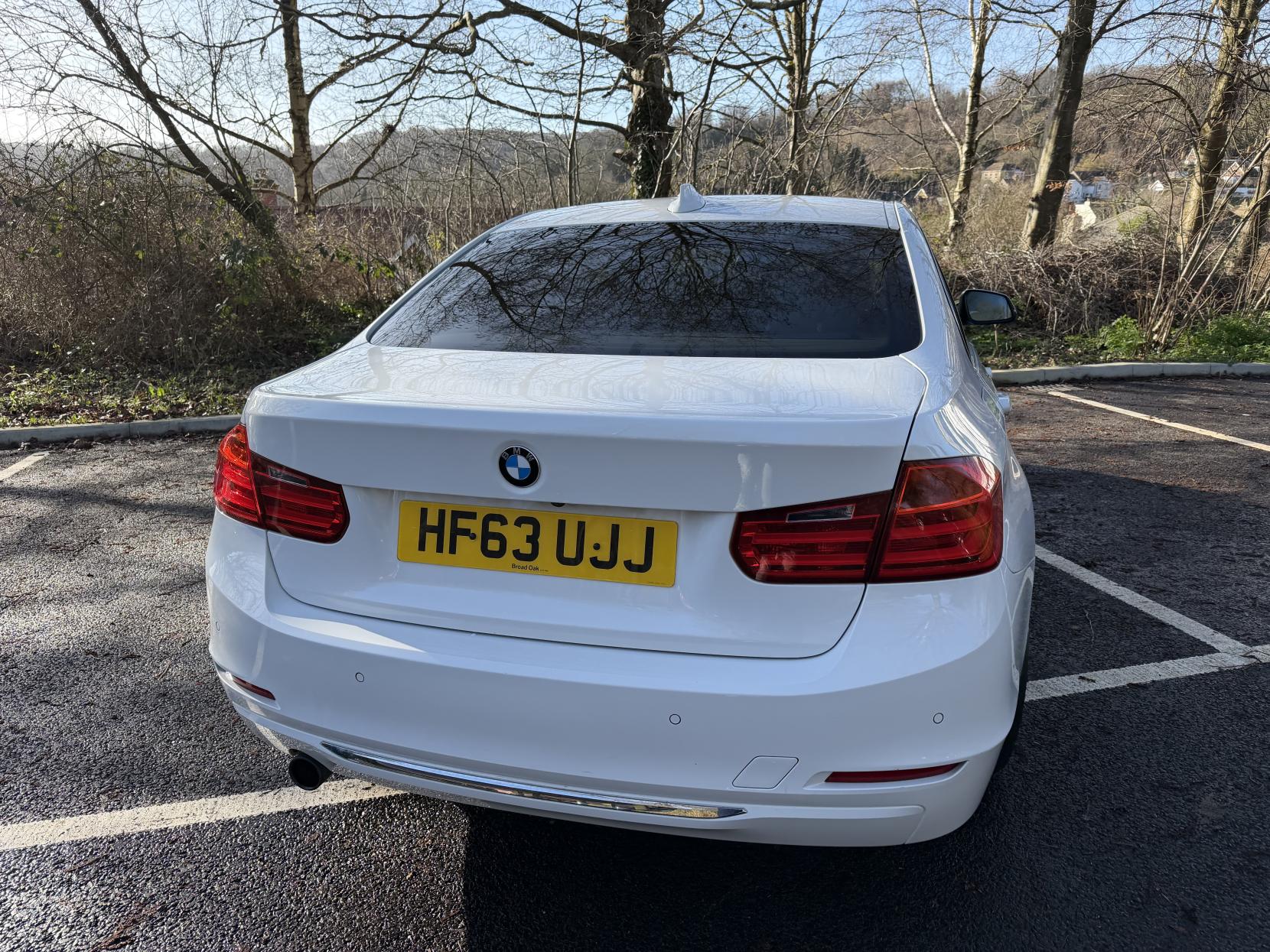 BMW 3 Series 2.0 320i Luxury Saloon 4dr Petrol Auto Euro 6 (s/s) (184 ps)