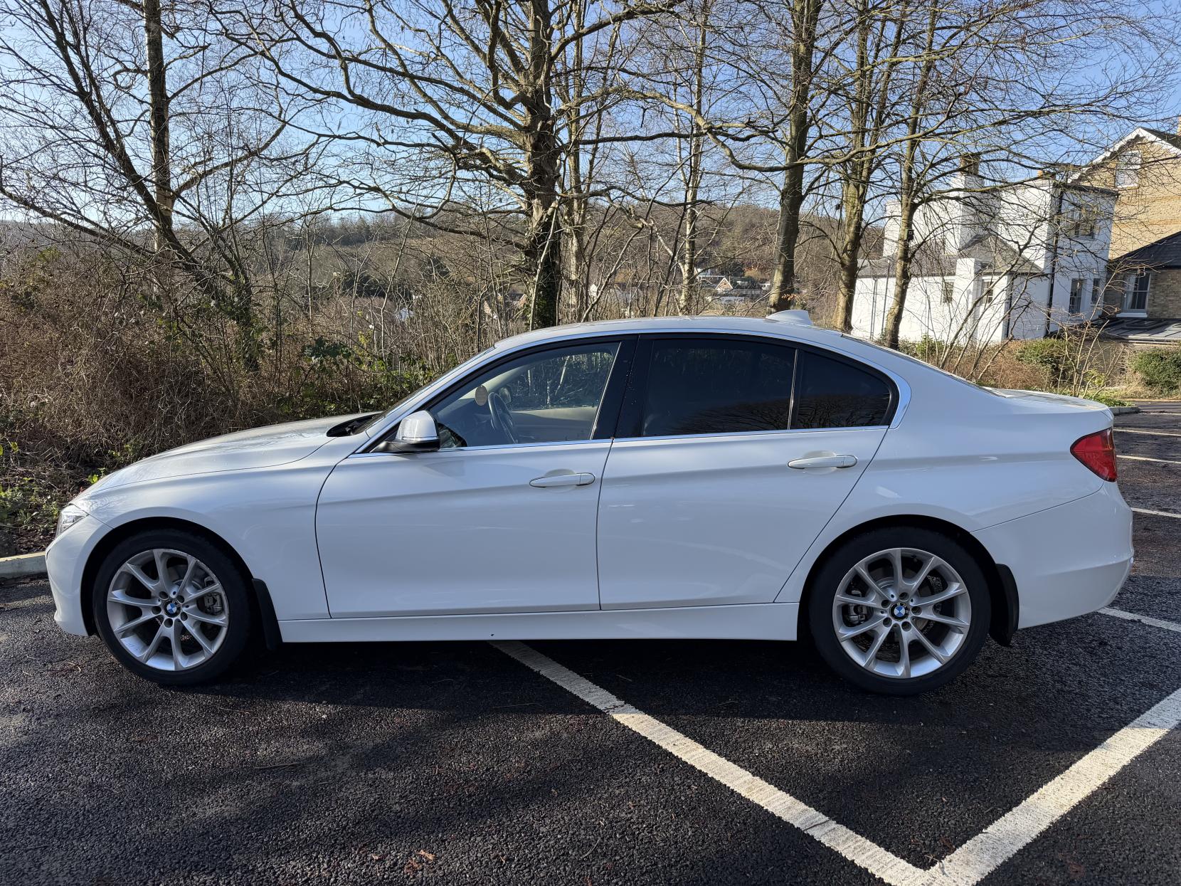 BMW 3 Series 2.0 320i Luxury Saloon 4dr Petrol Auto Euro 6 (s/s) (184 ps)