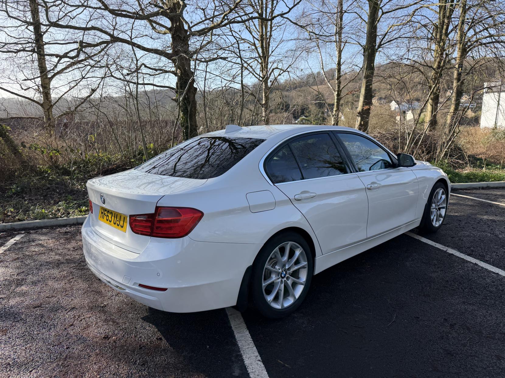 BMW 3 Series 2.0 320i Luxury Saloon 4dr Petrol Auto Euro 6 (s/s) (184 ps)