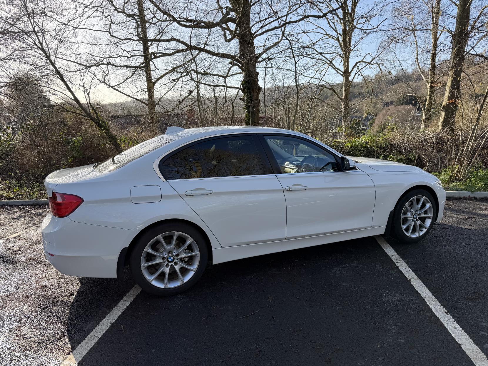 BMW 3 Series 2.0 320i Luxury Saloon 4dr Petrol Auto Euro 6 (s/s) (184 ps)