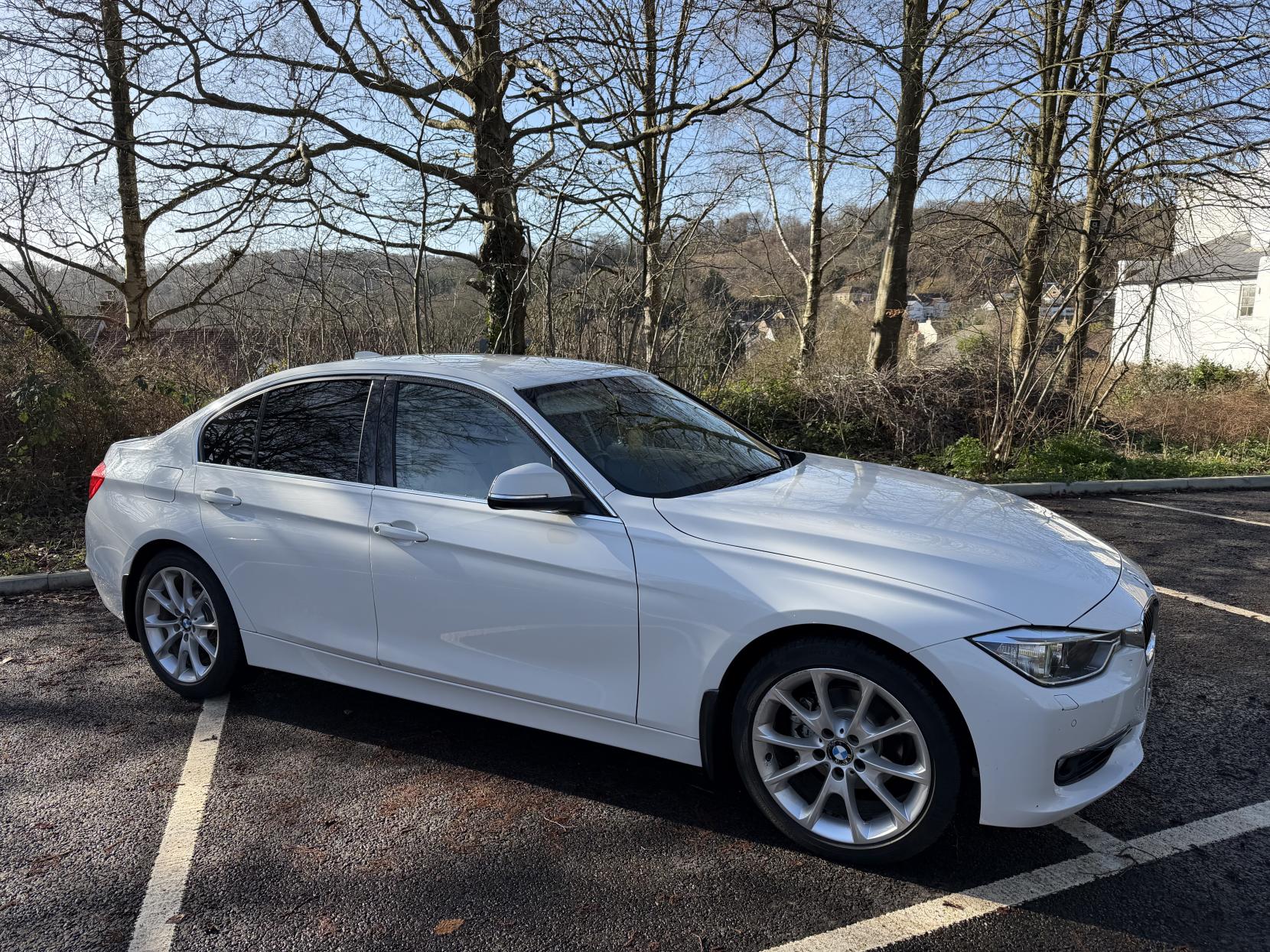 BMW 3 Series 2.0 320i Luxury Saloon 4dr Petrol Auto Euro 6 (s/s) (184 ps)