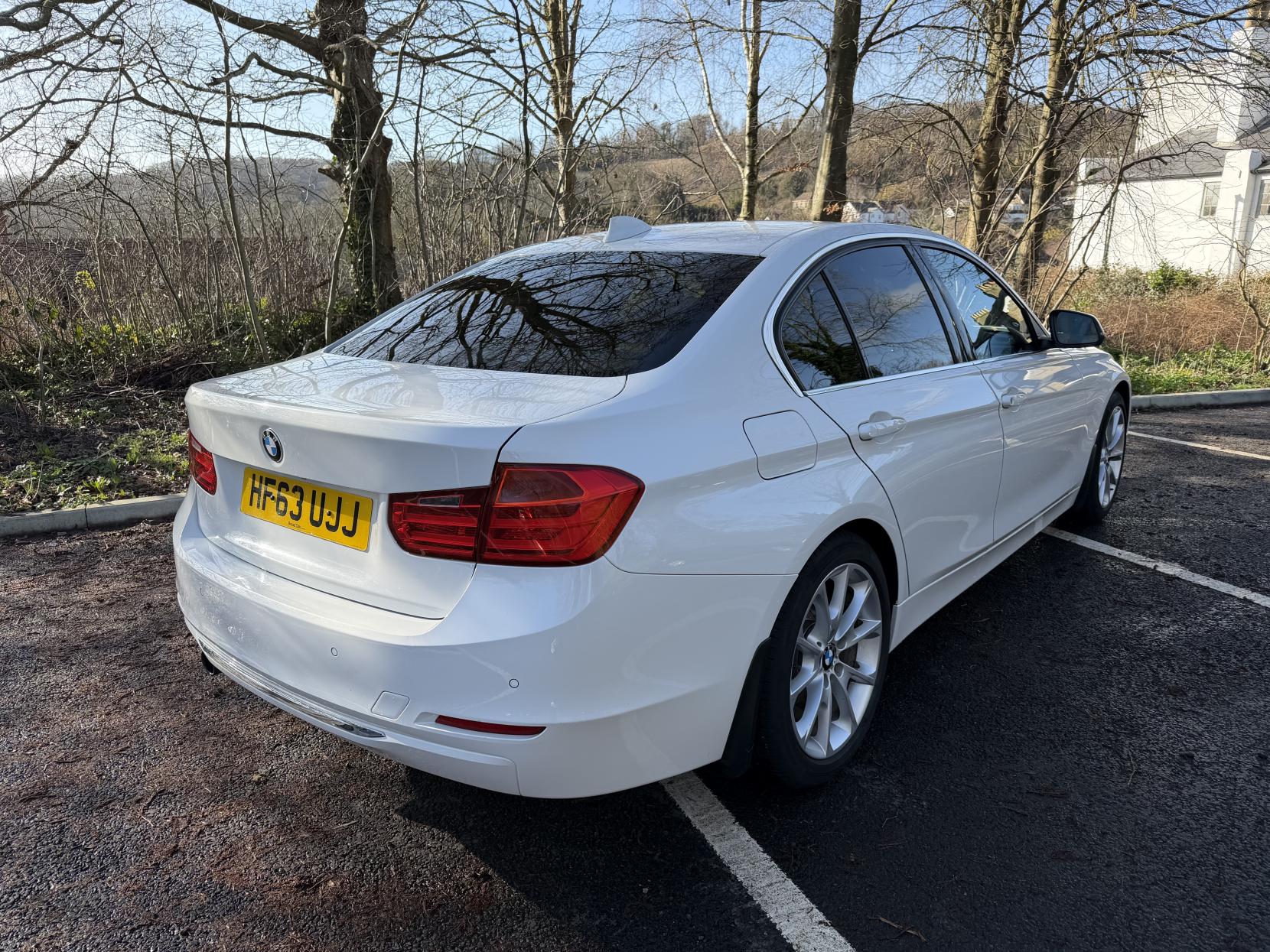 BMW 3 Series 2.0 320i Luxury Saloon 4dr Petrol Auto Euro 6 (s/s) (184 ps)