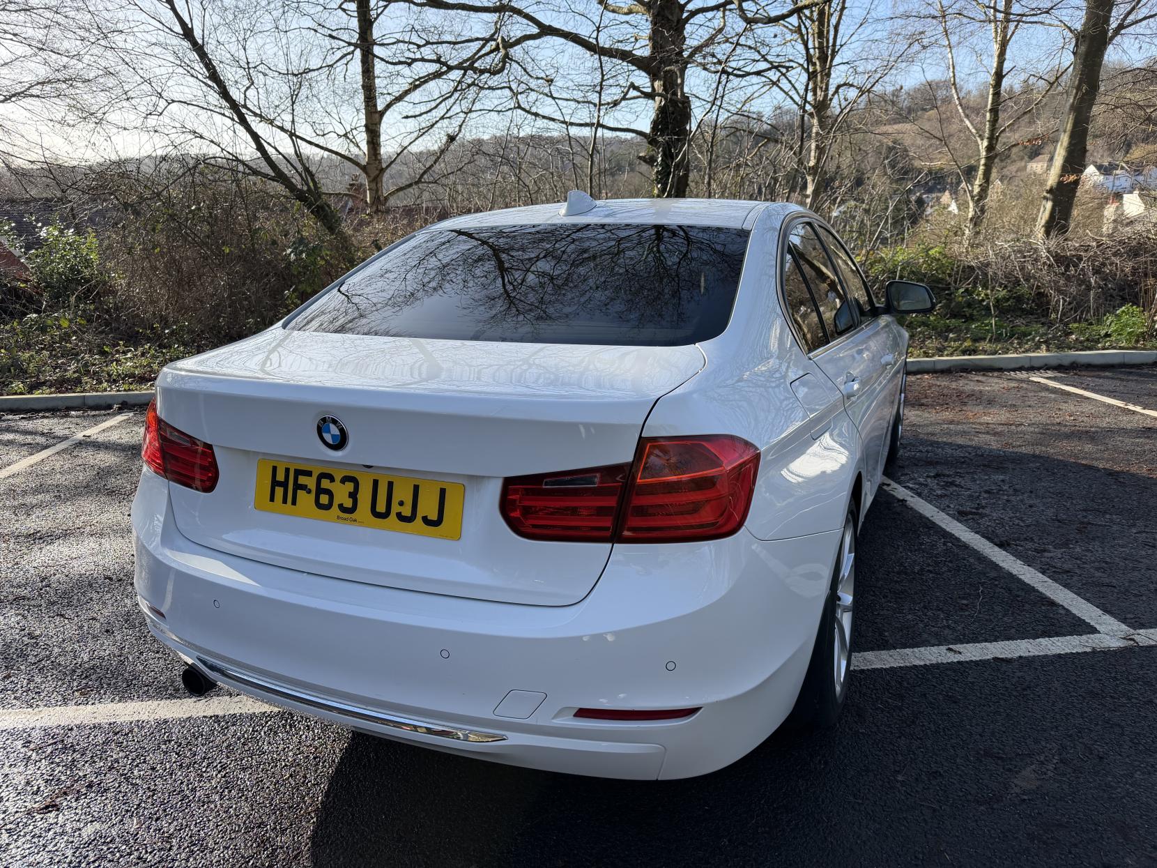 BMW 3 Series 2.0 320i Luxury Saloon 4dr Petrol Auto Euro 6 (s/s) (184 ps)