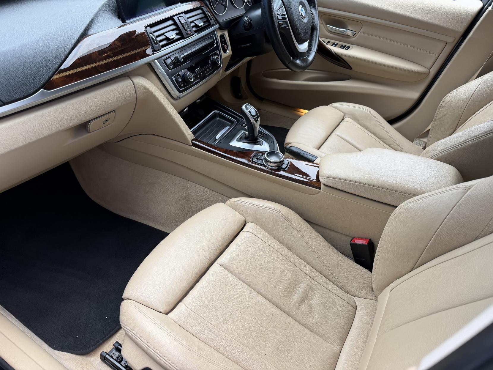 BMW 3 Series 2.0 320i Luxury Saloon 4dr Petrol Auto Euro 6 (s/s) (184 ps)