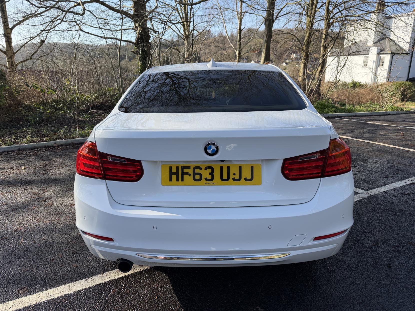 BMW 3 Series 2.0 320i Luxury Saloon 4dr Petrol Auto Euro 6 (s/s) (184 ps)