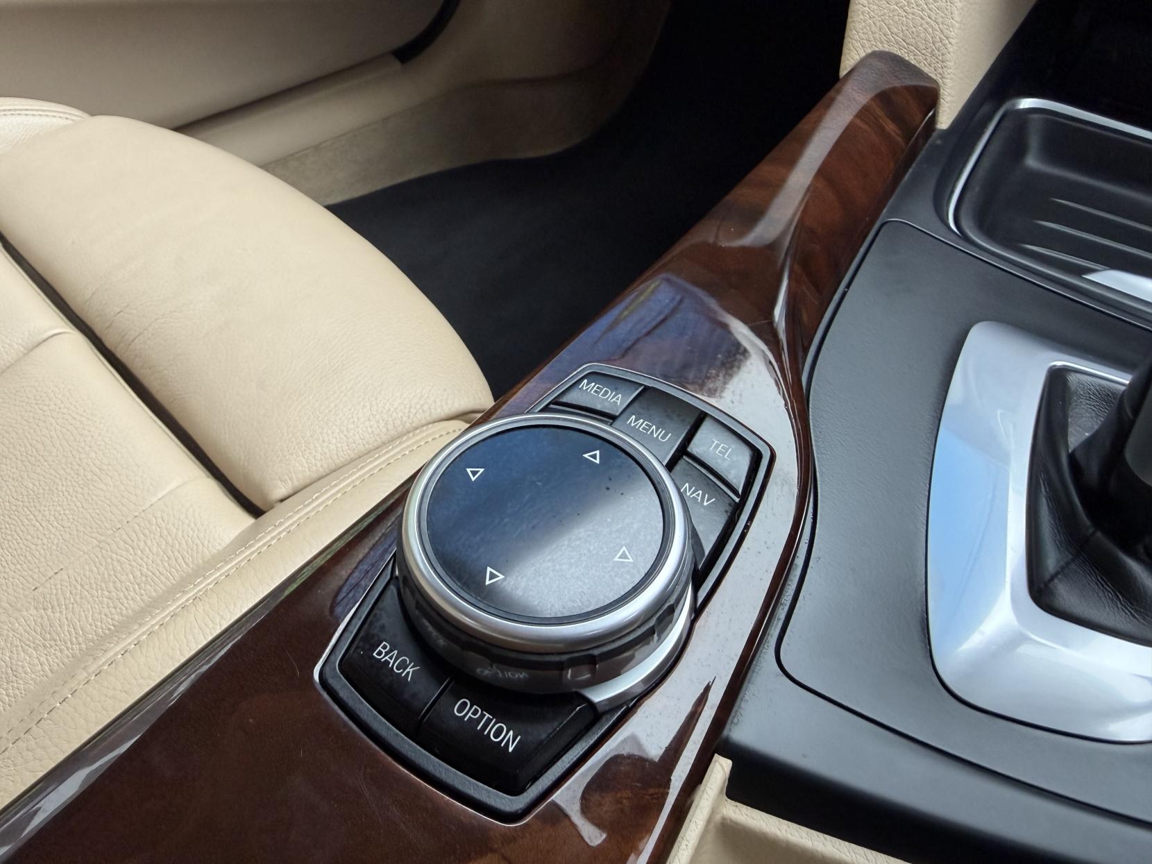 BMW 3 Series 2.0 320i Luxury Saloon 4dr Petrol Auto Euro 6 (s/s) (184 ps)