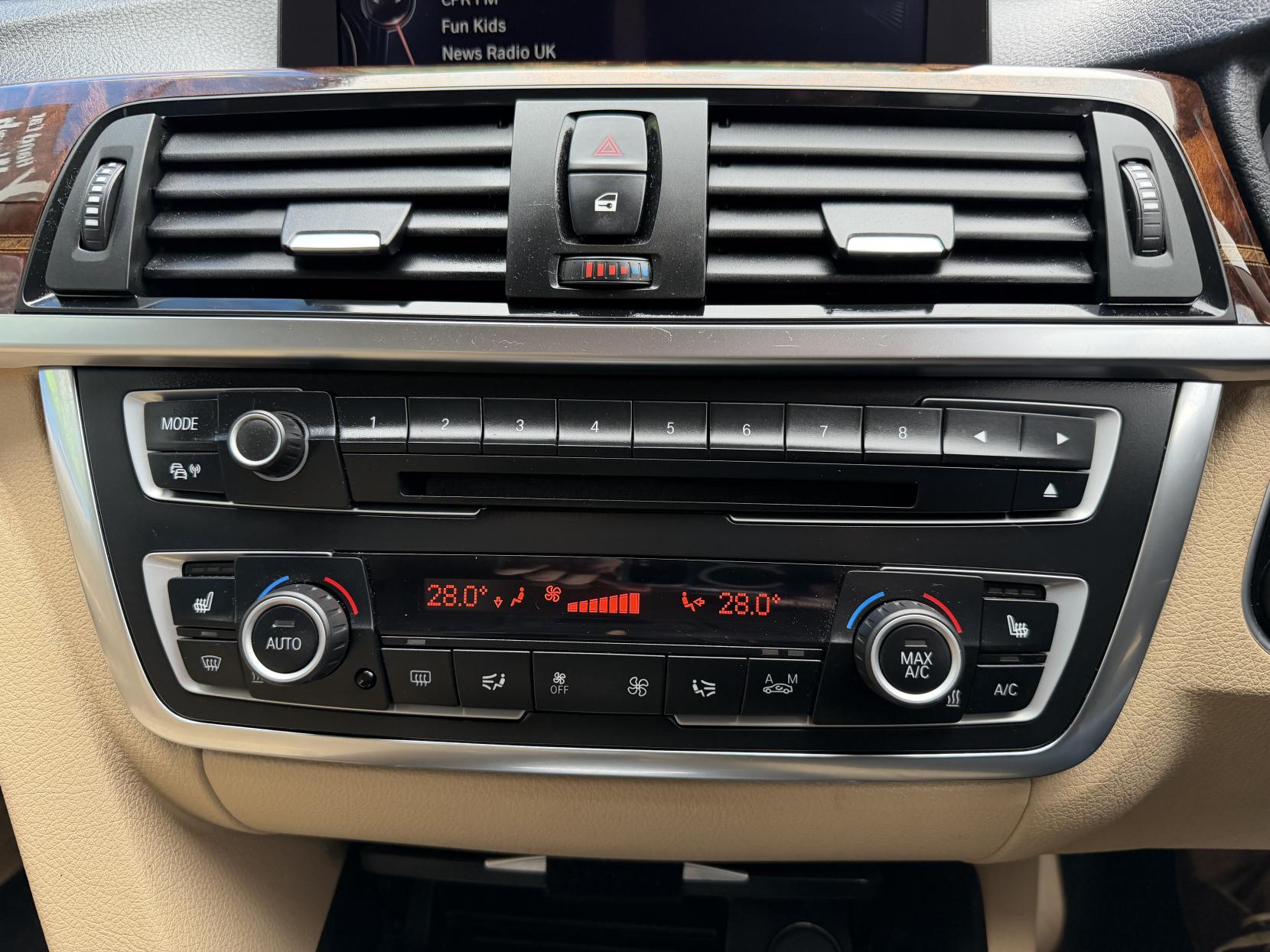 BMW 3 Series 2.0 320i Luxury Saloon 4dr Petrol Auto Euro 6 (s/s) (184 ps)