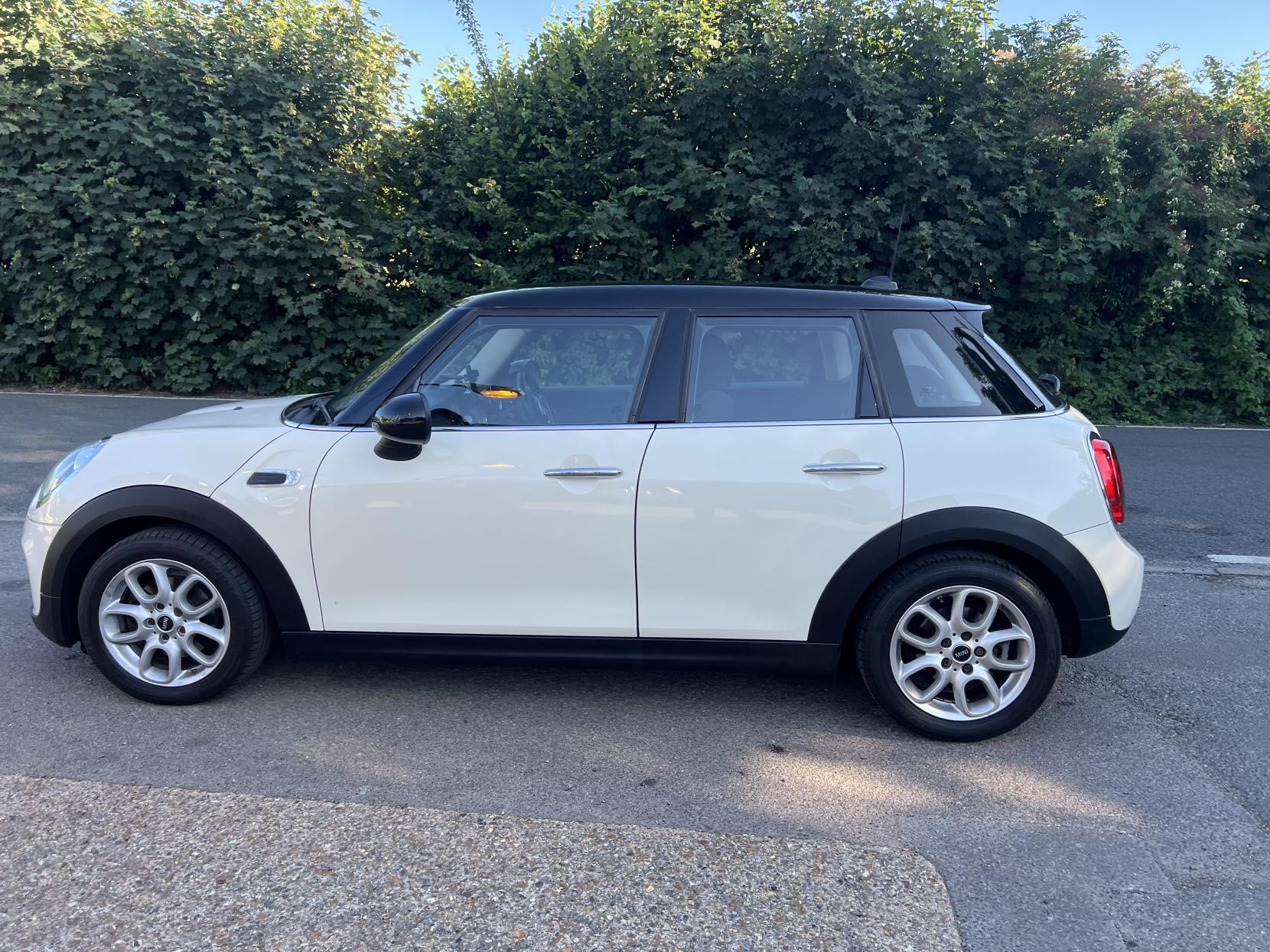 MINI Hatch 1.5 Cooper Hatchback 5dr Petrol Manual Euro 6 (s/s) (136 ps)