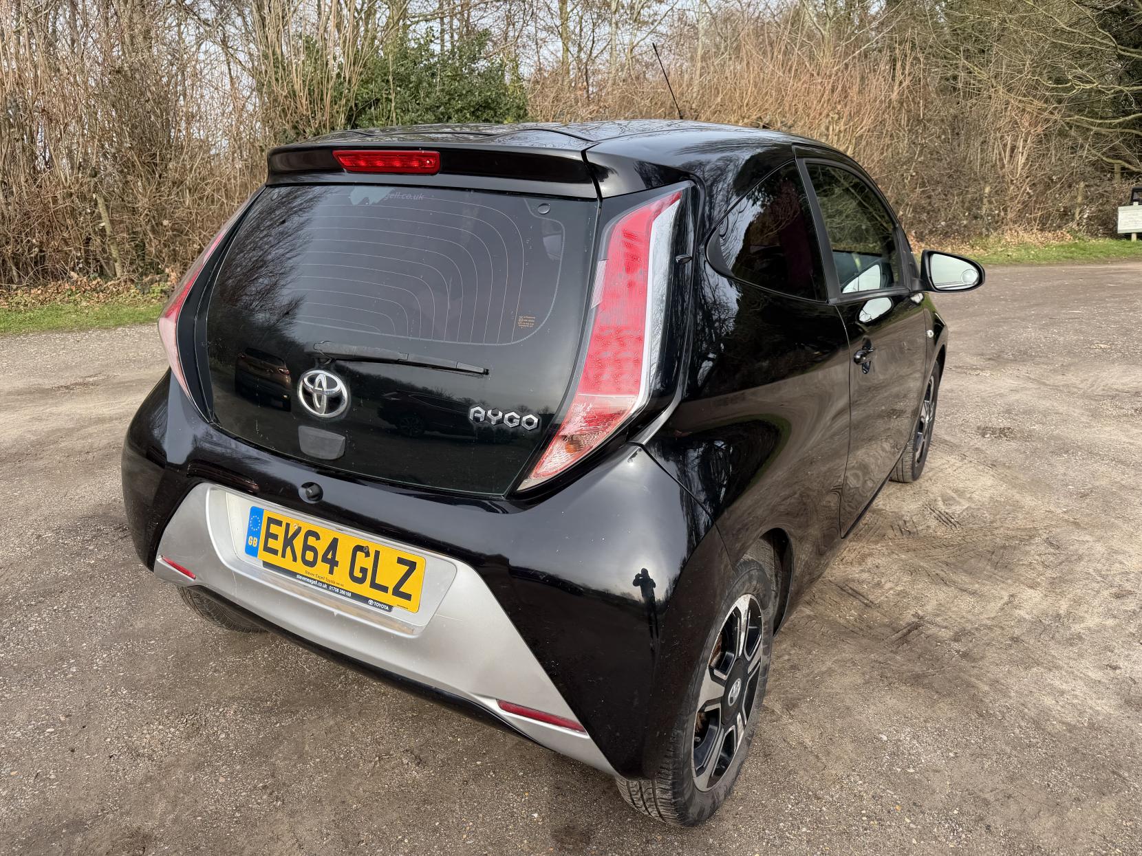 Toyota AYGO 1.0 VVT-i x-clusiv Hatchback 3dr Petrol Manual Euro 5 Euro 5 (68 ps)