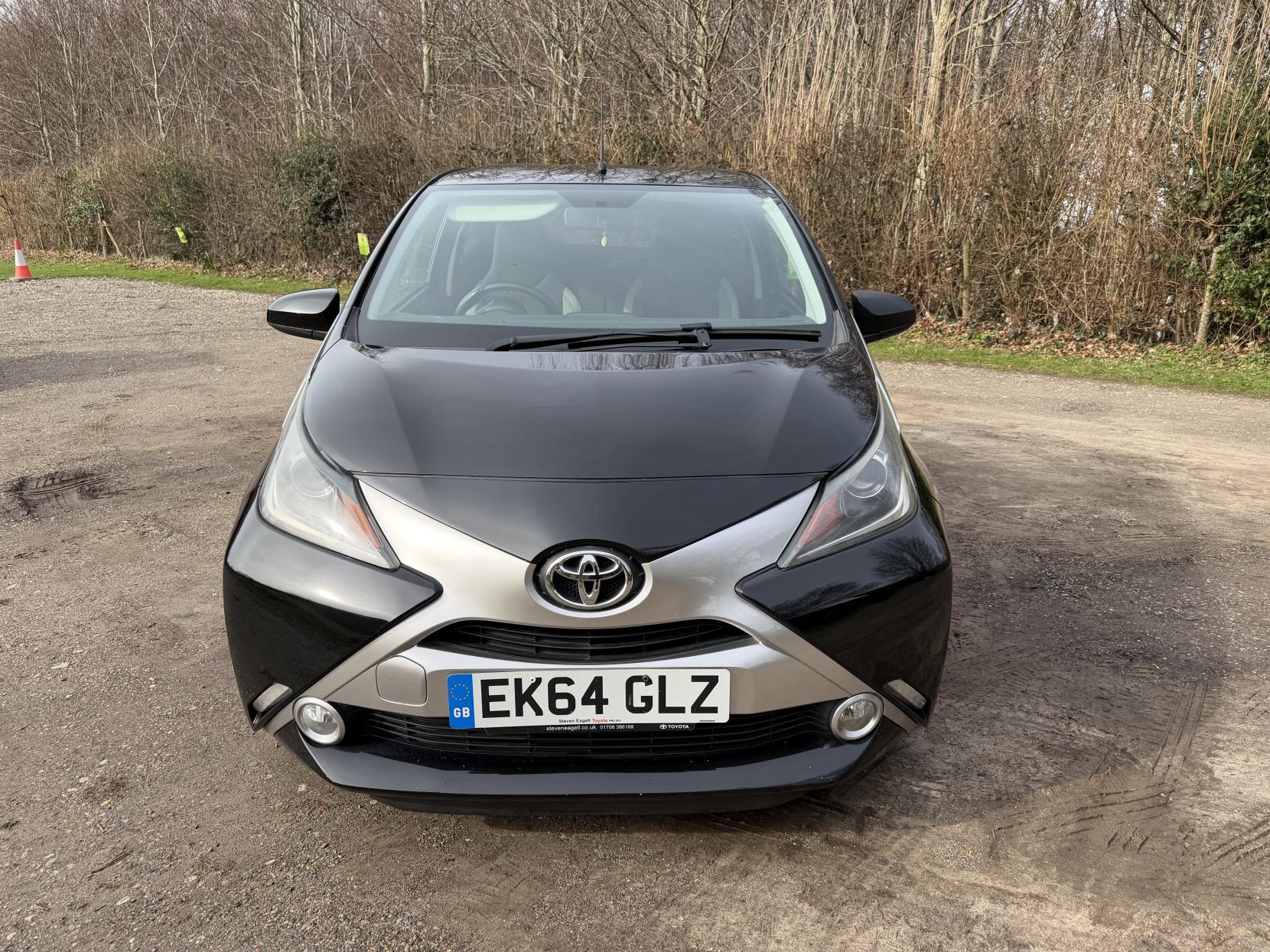 Toyota AYGO 1.0 VVT-i x-clusiv Hatchback 3dr Petrol Manual Euro 5 Euro 5 (68 ps)