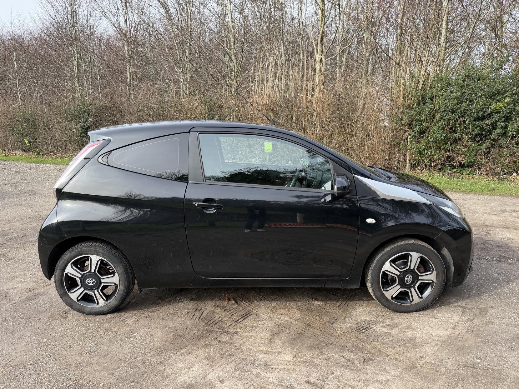 Toyota AYGO 1.0 VVT-i x-clusiv Hatchback 3dr Petrol Manual Euro 5 Euro 5 (68 ps)