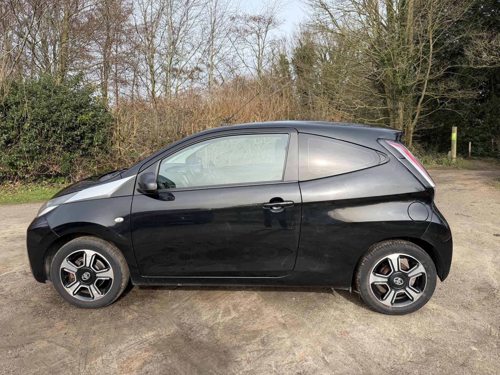 Toyota AYGO 1.0 VVT-i x-clusiv Hatchback 3dr Petrol Manual Euro 5 Euro 5 (68 ps)