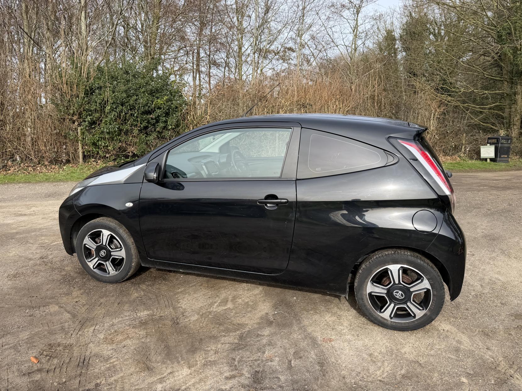 Toyota AYGO 1.0 VVT-i x-clusiv Hatchback 3dr Petrol Manual Euro 5 Euro 5 (68 ps)