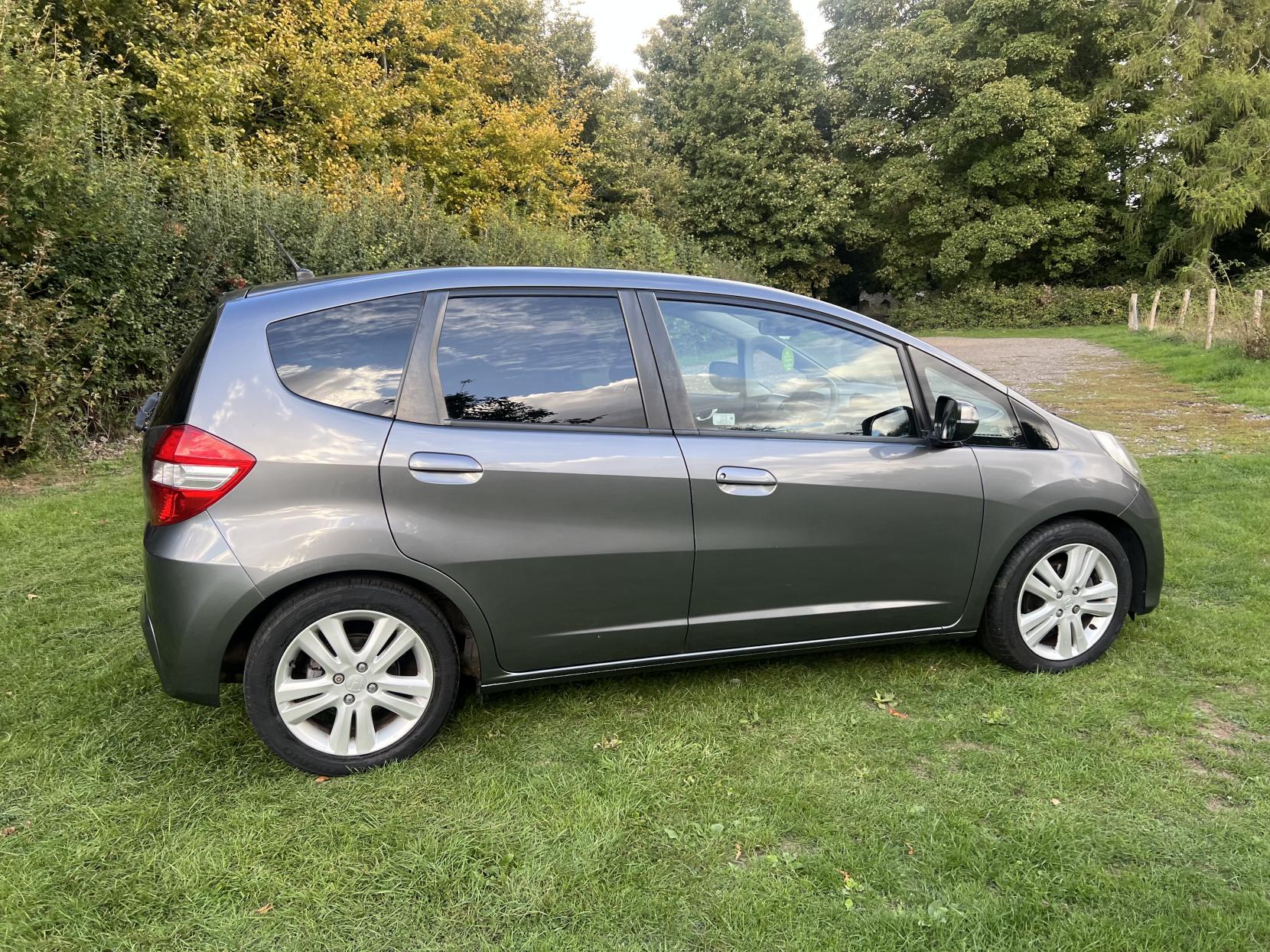 Honda Jazz 1.4 i-VTEC EX Hatchback 5dr Petrol CVT Euro 5 (99 ps)