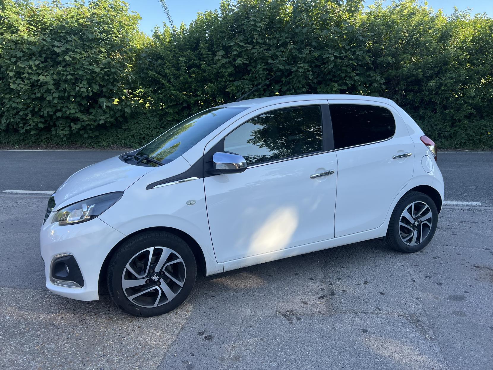 Peugeot 108 1.2 VTi PureTech Feline Hatchback 5dr Petrol Manual Euro 5 (82 ps)
