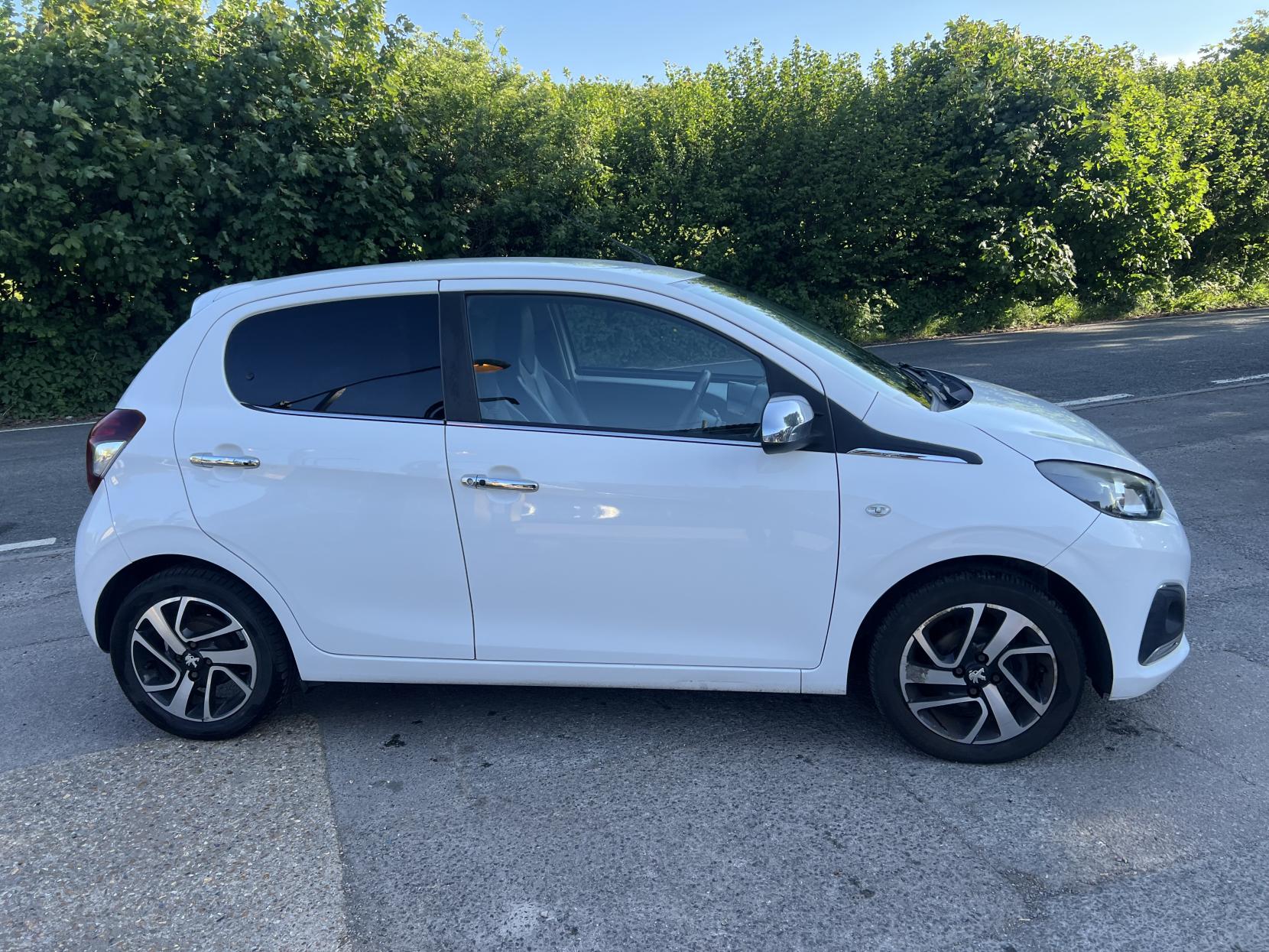 Peugeot 108 1.2 VTi PureTech Feline Hatchback 5dr Petrol Manual Euro 5 (82 ps)