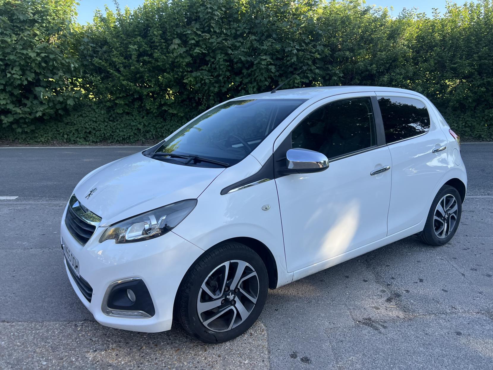 Peugeot 108 1.2 VTi PureTech Feline Hatchback 5dr Petrol Manual Euro 5 (82 ps)