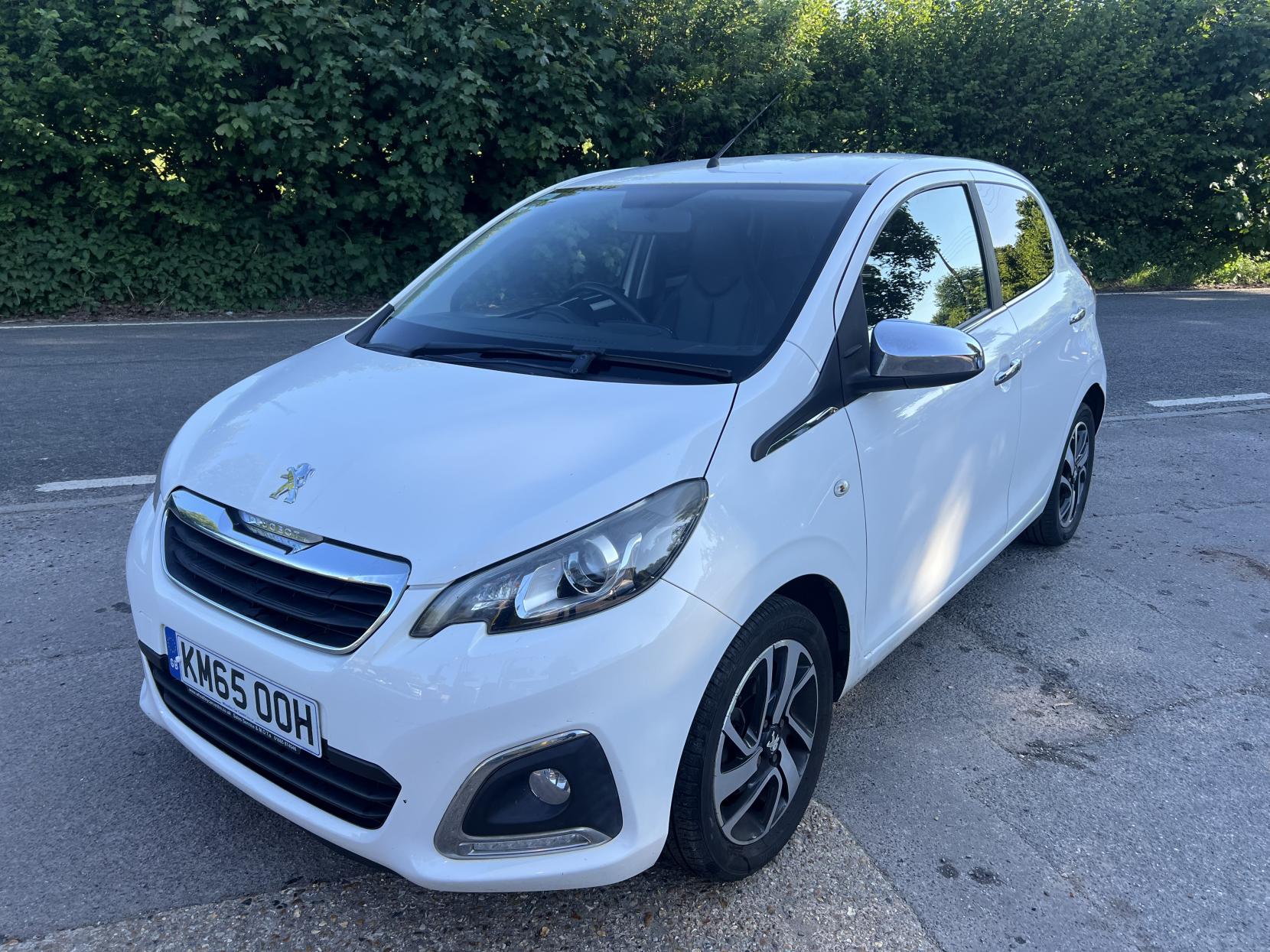 Peugeot 108 1.2 VTi PureTech Feline Hatchback 5dr Petrol Manual Euro 5 (82 ps)