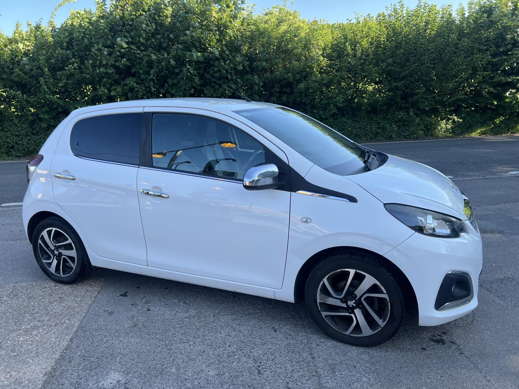 Peugeot 108 1.2 VTi PureTech Feline Hatchback 5dr Petrol Manual Euro 5 (82 ps)