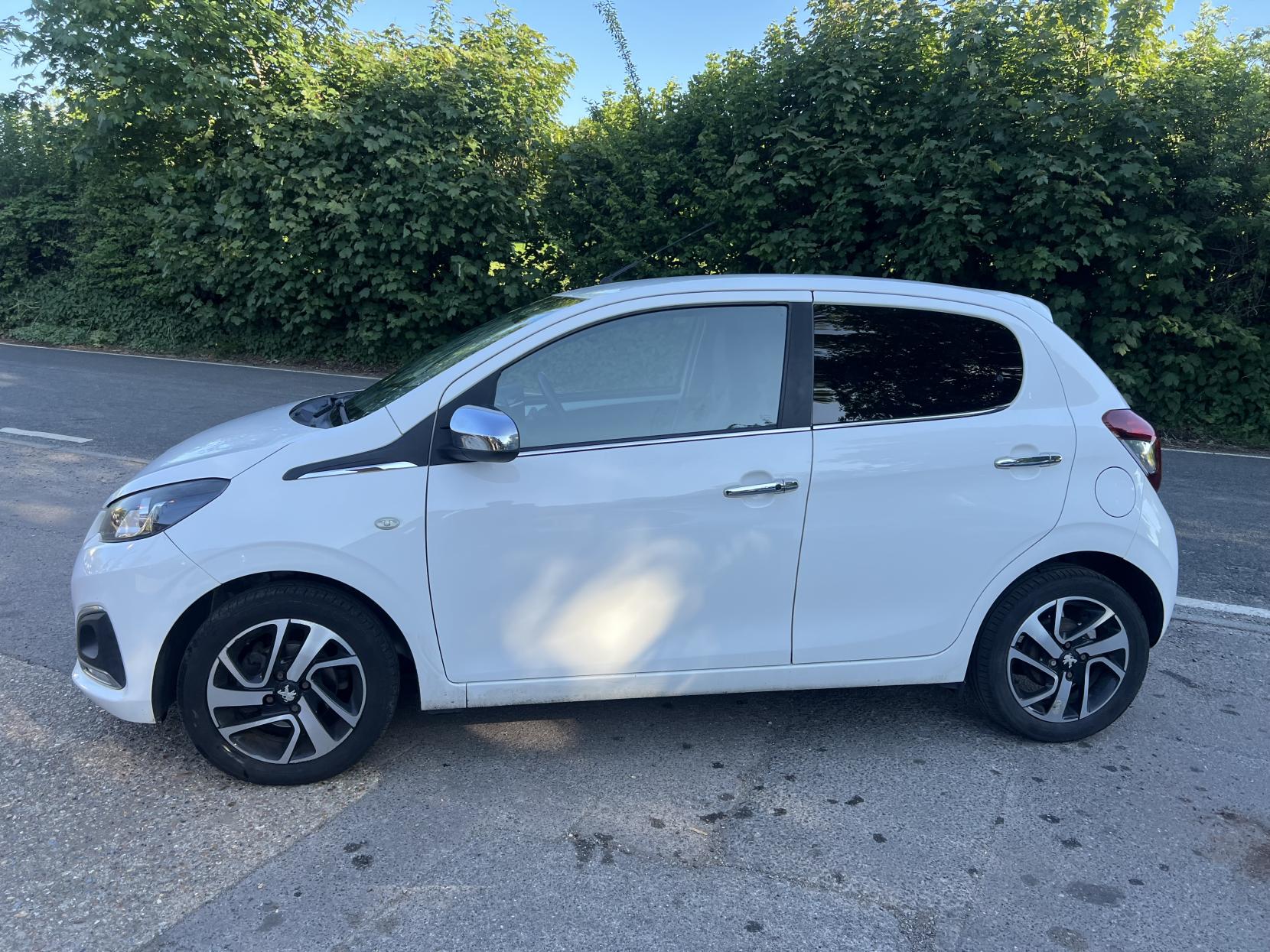 Peugeot 108 1.2 VTi PureTech Feline Hatchback 5dr Petrol Manual Euro 5 (82 ps)