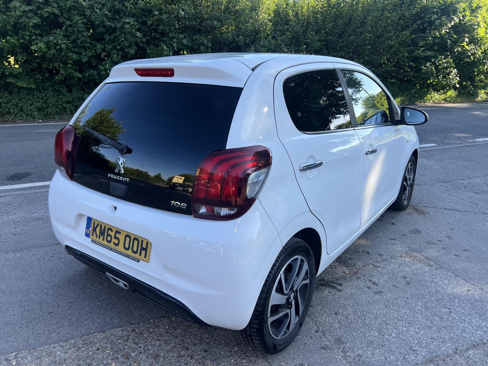 Peugeot 108 1.2 VTi PureTech Feline Hatchback 5dr Petrol Manual Euro 5 (82 ps)