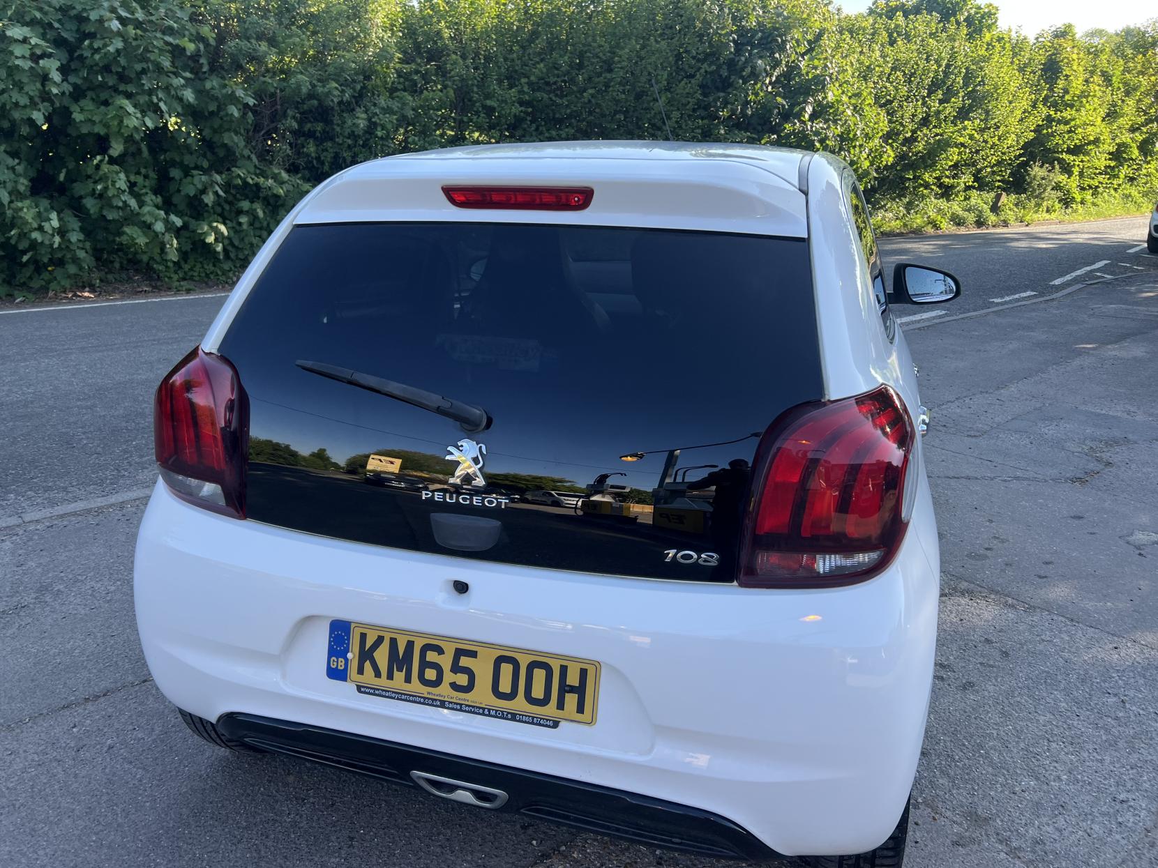 Peugeot 108 1.2 VTi PureTech Feline Hatchback 5dr Petrol Manual Euro 5 (82 ps)