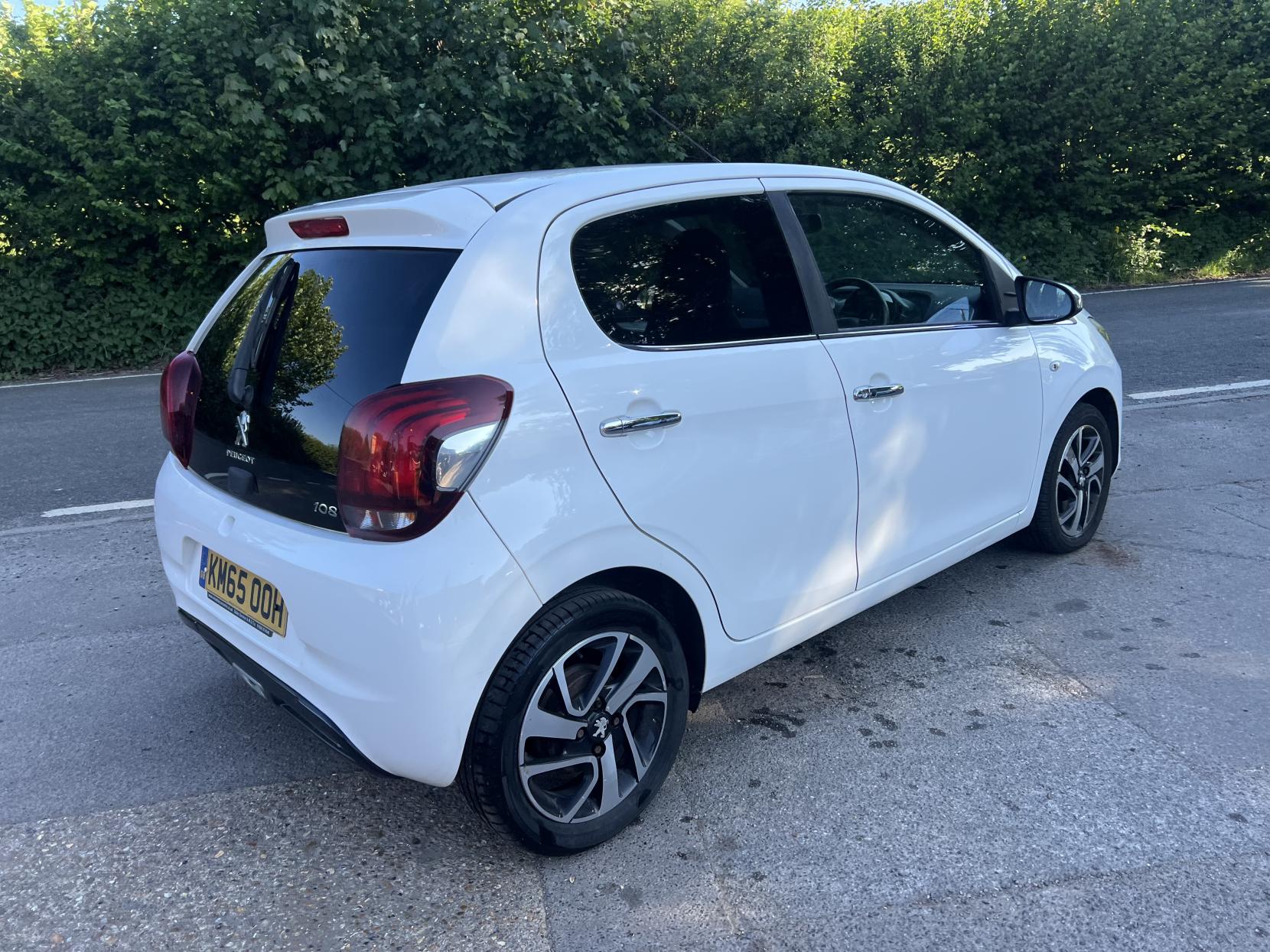 Peugeot 108 1.2 VTi PureTech Feline Hatchback 5dr Petrol Manual Euro 5 (82 ps)