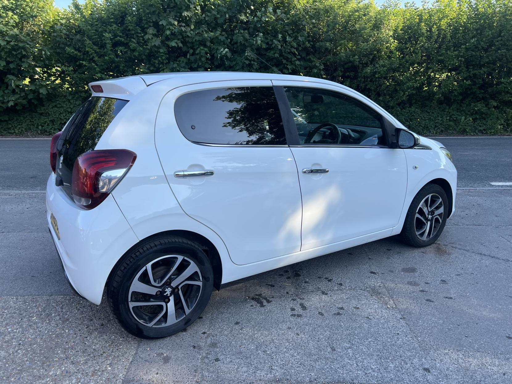 Peugeot 108 1.2 VTi PureTech Feline Hatchback 5dr Petrol Manual Euro 5 (82 ps)