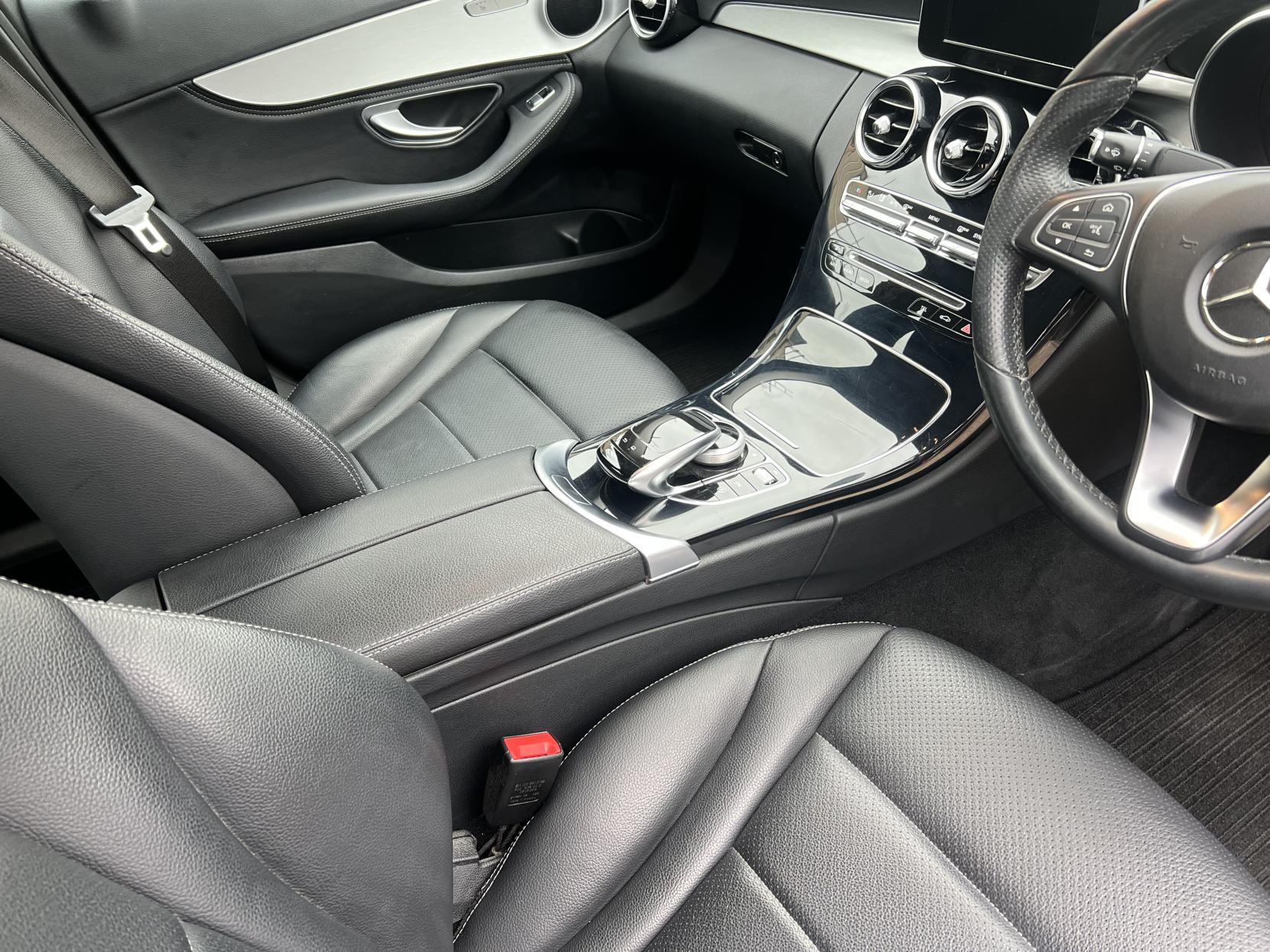 Mercedes-Benz C Class 2.0 C200 Sport Saloon 4dr Petrol 7G-Tronic+ Euro 6 (s/s) (184 ps)