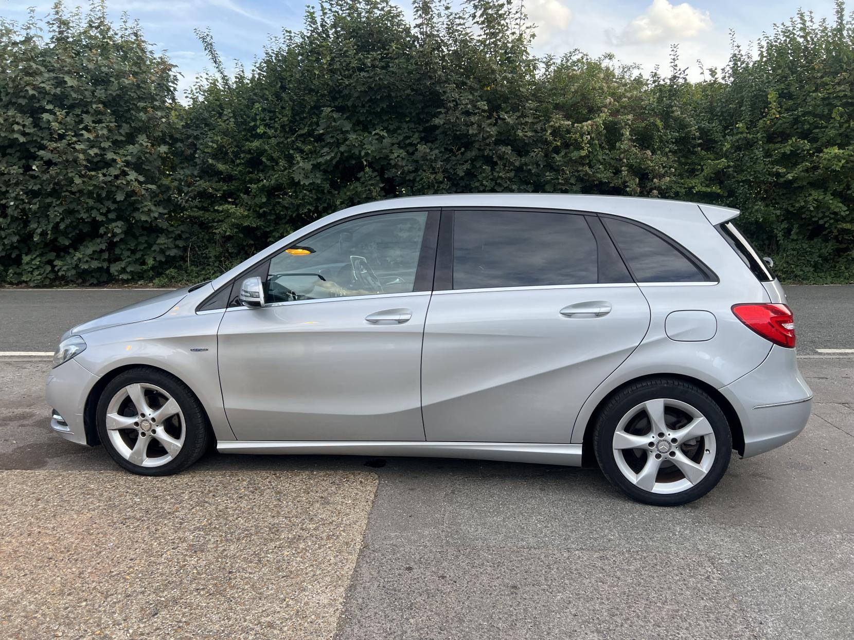 Mercedes-Benz B Class 1.6 B180 BlueEfficiency Sport MPV 5dr Petrol 7G-DCT Euro 5 (s/s) (122 ps)