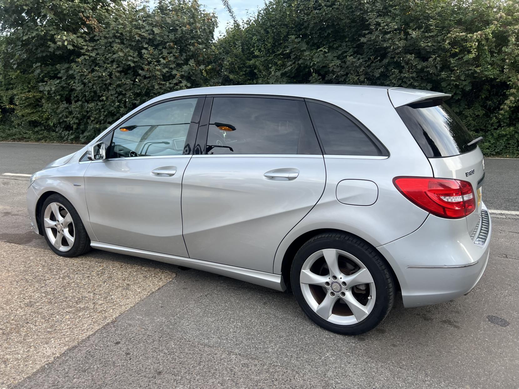 Mercedes-Benz B Class 1.6 B180 BlueEfficiency Sport MPV 5dr Petrol 7G-DCT Euro 5 (s/s) (122 ps)