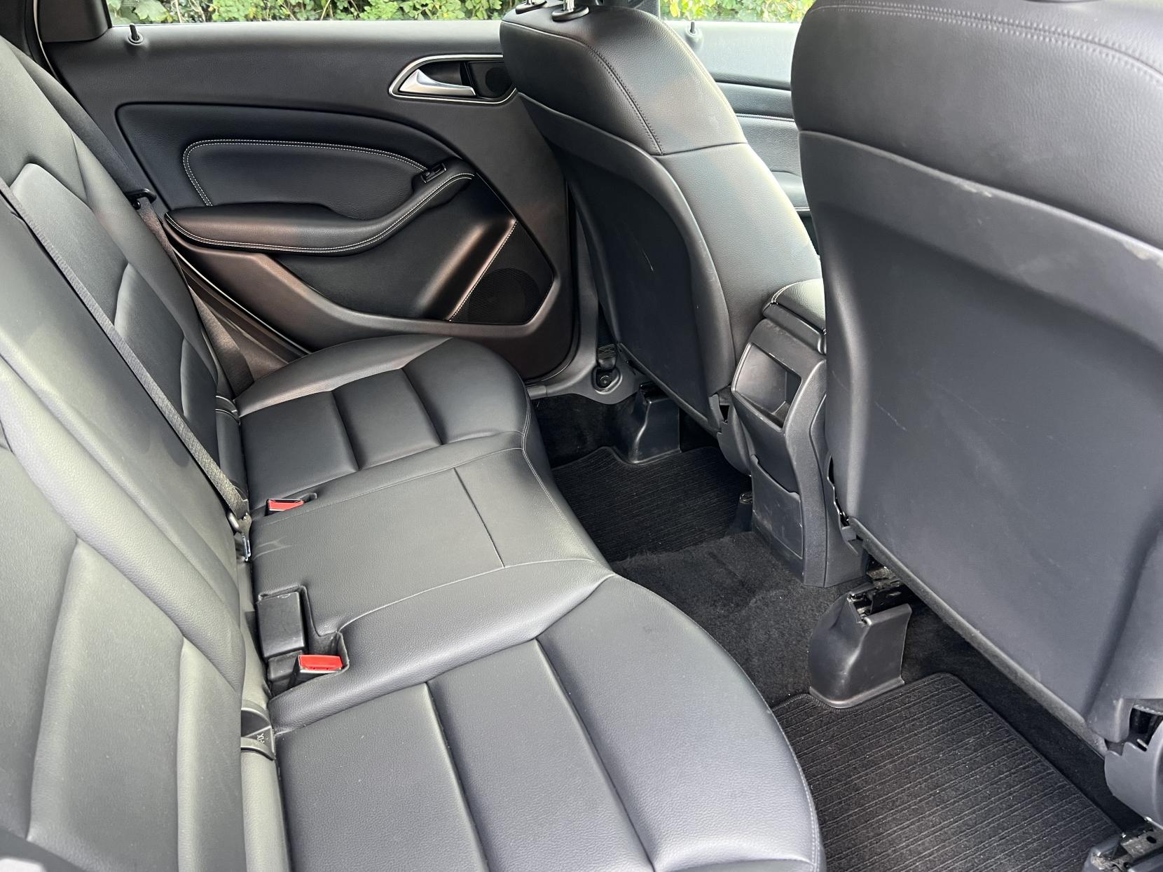 Mercedes-Benz B Class 1.6 B180 BlueEfficiency Sport MPV 5dr Petrol 7G-DCT Euro 5 (s/s) (122 ps)