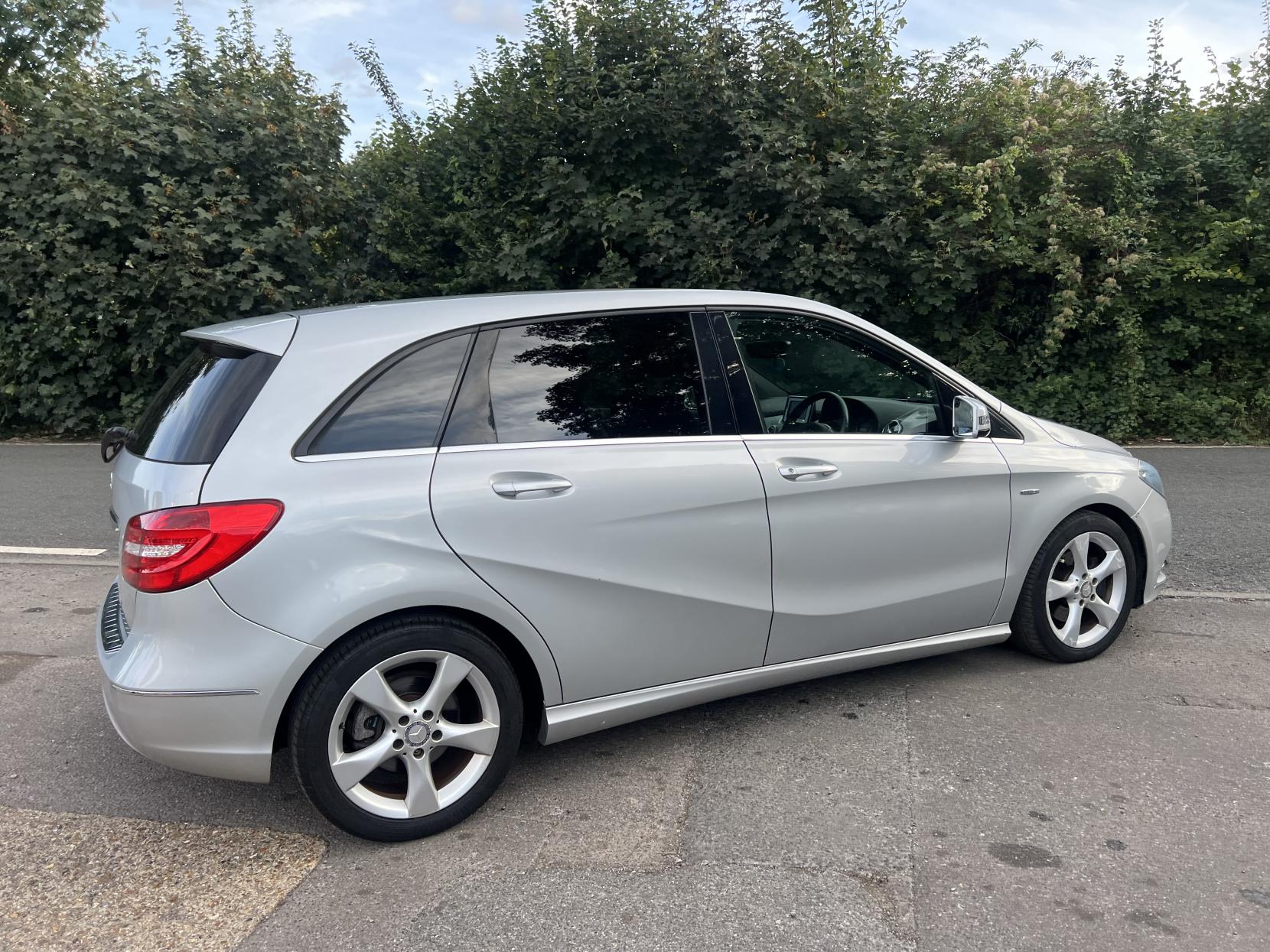 Mercedes-Benz B Class 1.6 B180 BlueEfficiency Sport MPV 5dr Petrol 7G-DCT Euro 5 (s/s) (122 ps)