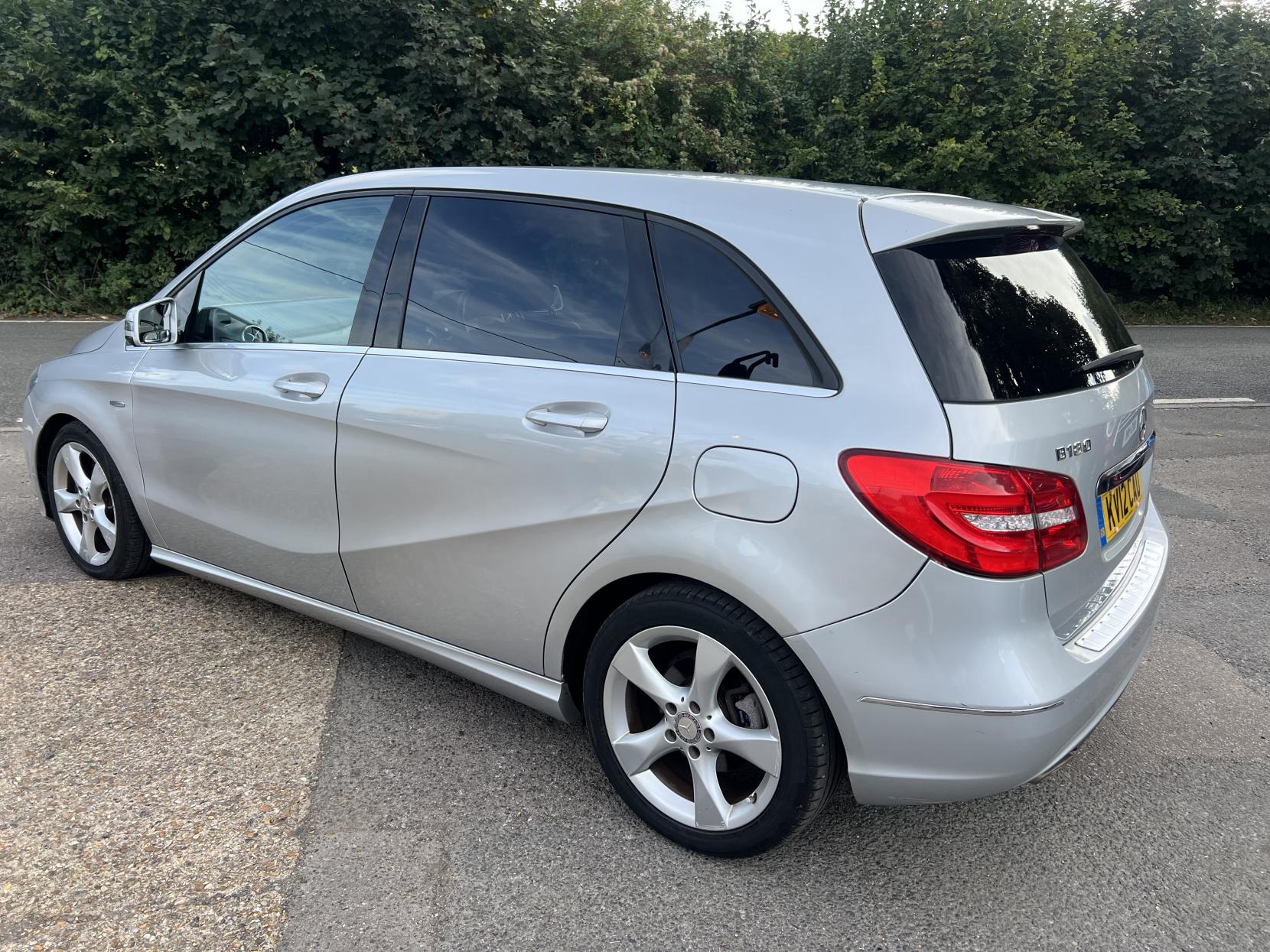 Mercedes-Benz B Class 1.6 B180 BlueEfficiency Sport MPV 5dr Petrol 7G-DCT Euro 5 (s/s) (122 ps)