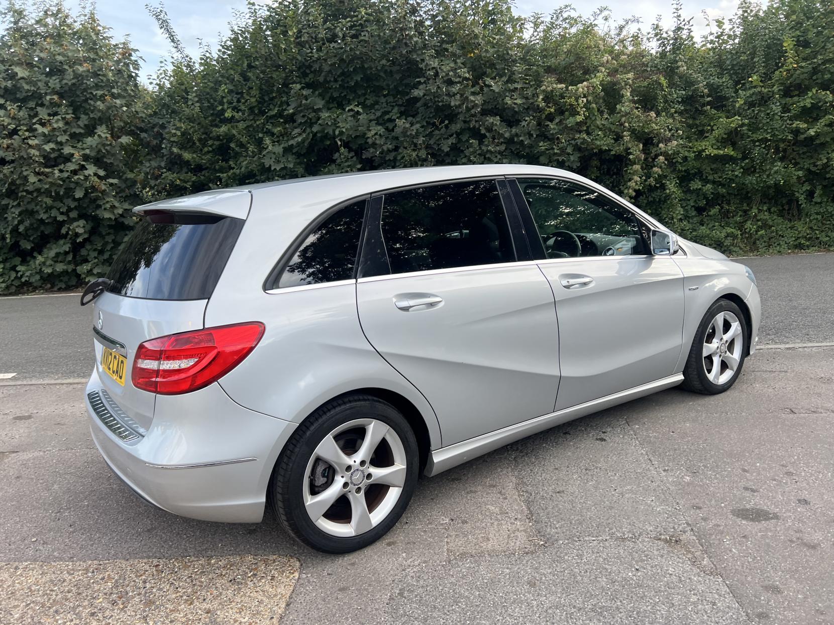 Mercedes-Benz B Class 1.6 B180 BlueEfficiency Sport MPV 5dr Petrol 7G-DCT Euro 5 (s/s) (122 ps)