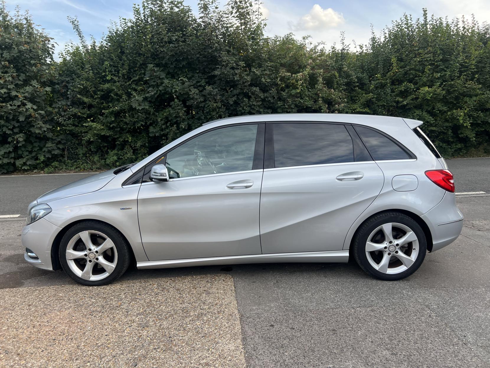 Mercedes-Benz B Class 1.6 B180 BlueEfficiency Sport MPV 5dr Petrol 7G-DCT Euro 5 (s/s) (122 ps)