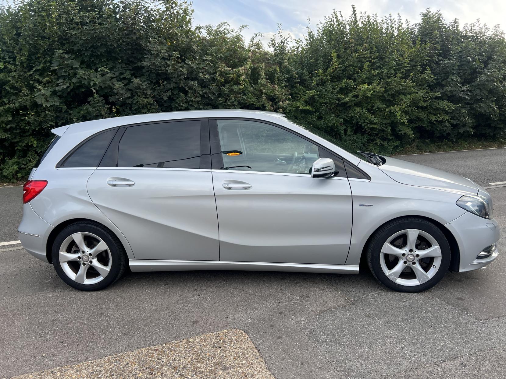 Mercedes-Benz B Class 1.6 B180 BlueEfficiency Sport MPV 5dr Petrol 7G-DCT Euro 5 (s/s) (122 ps)