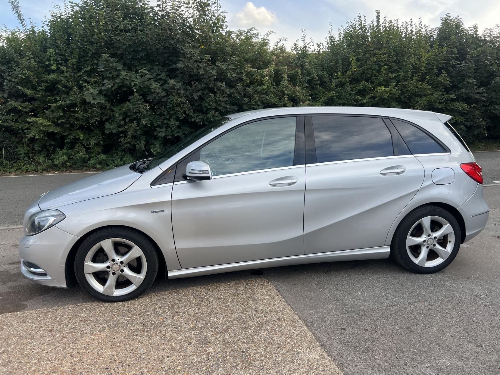 Mercedes-Benz B Class 1.6 B180 BlueEfficiency Sport MPV 5dr Petrol 7G-DCT Euro 5 (s/s) (122 ps)