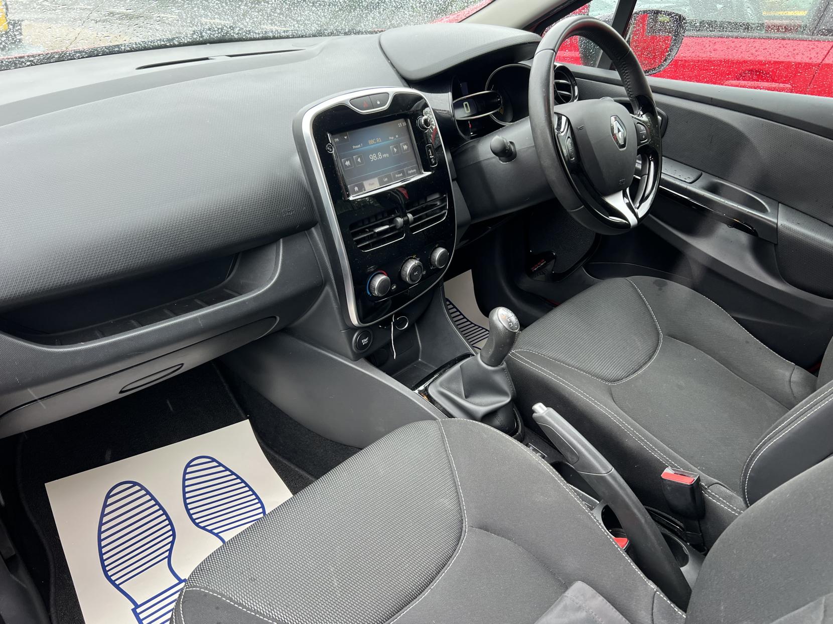 Renault Clio 1.2 16V Dynamique Nav Hatchback 5dr Petrol Manual Euro 6 (75 ps)