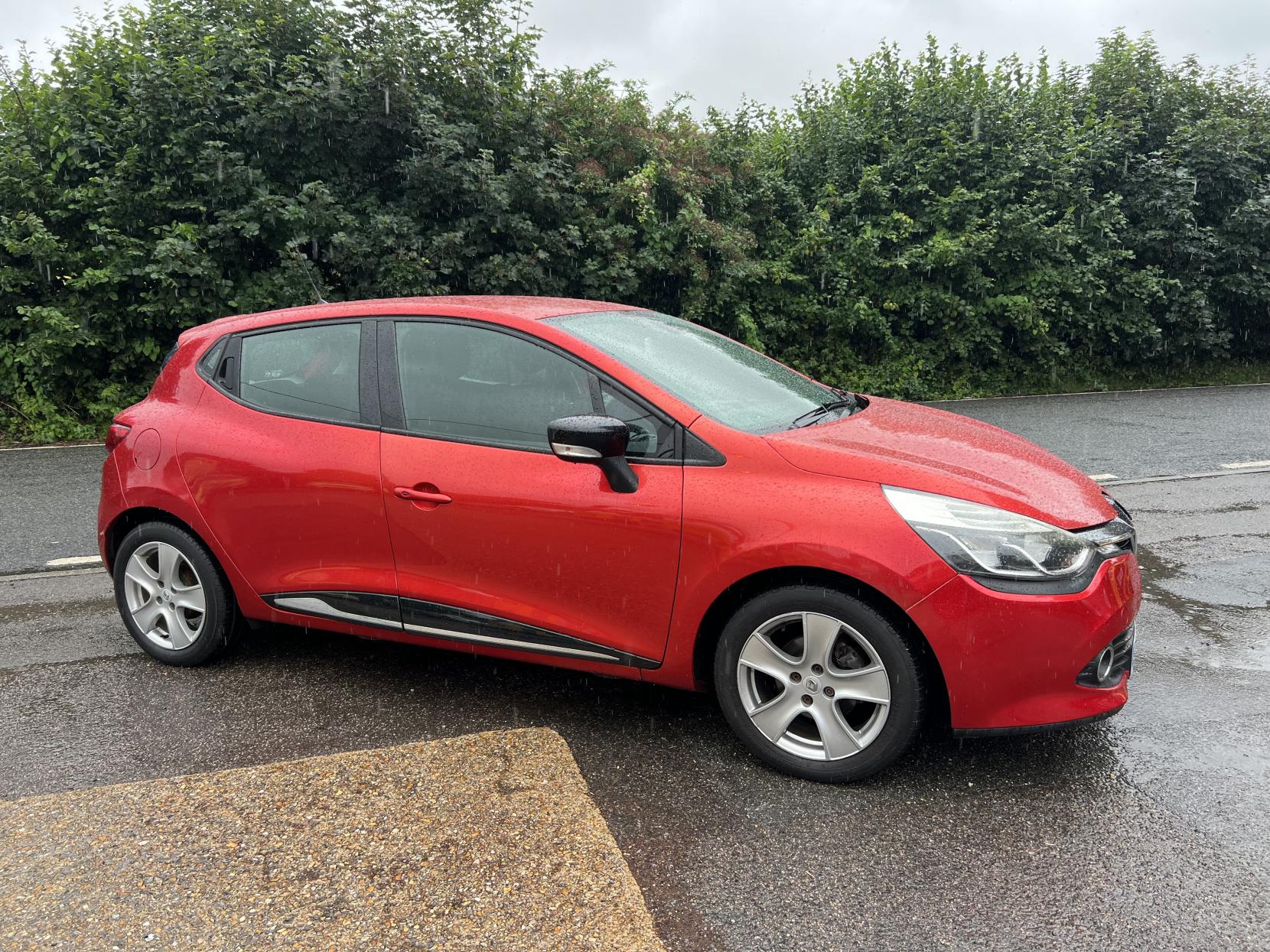 Renault Clio 1.2 16V Dynamique Nav Hatchback 5dr Petrol Manual Euro 6 (75 ps)