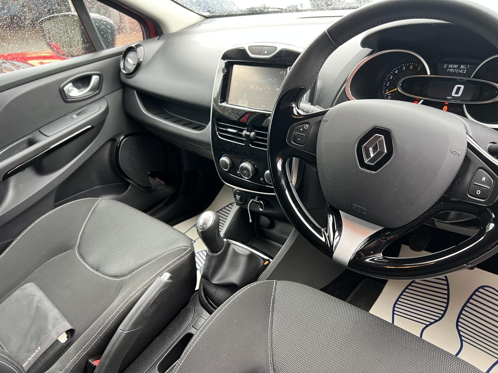 Renault Clio 1.2 16V Dynamique Nav Hatchback 5dr Petrol Manual Euro 6 (75 ps)
