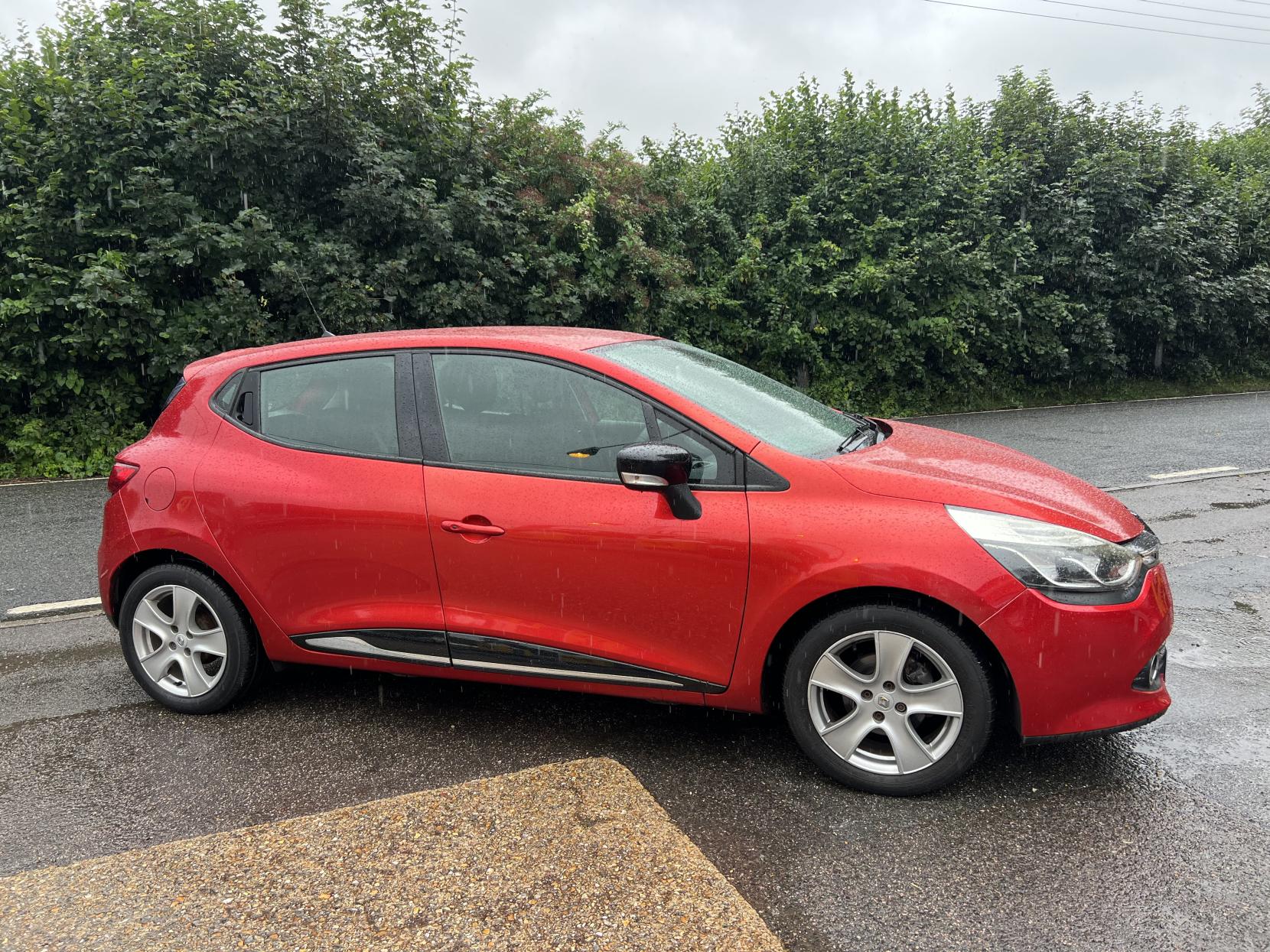 Renault Clio 1.2 16V Dynamique Nav Hatchback 5dr Petrol Manual Euro 6 (75 ps)