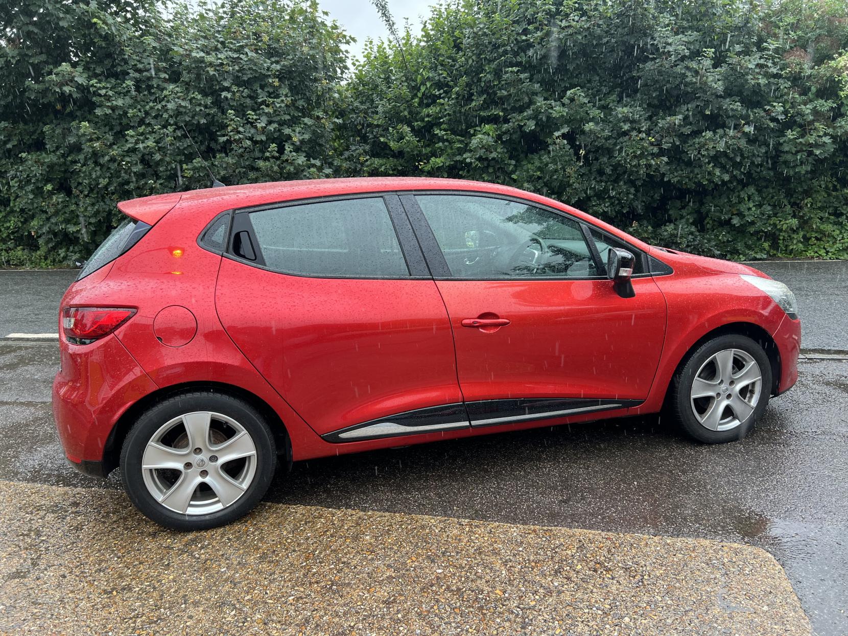 Renault Clio 1.2 16V Dynamique Nav Hatchback 5dr Petrol Manual Euro 6 (75 ps)